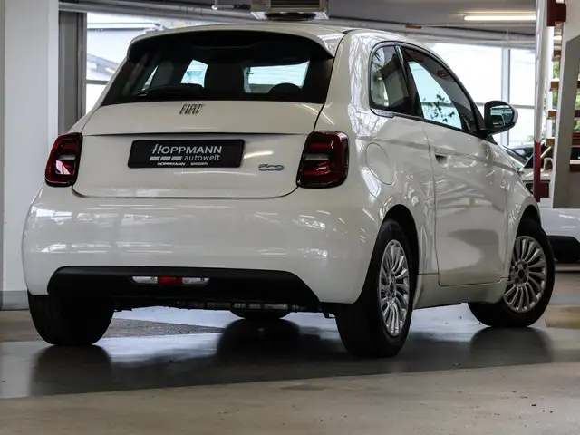 Fiat 500e view 2