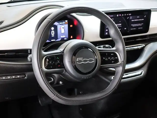 Fiat 500e view 9