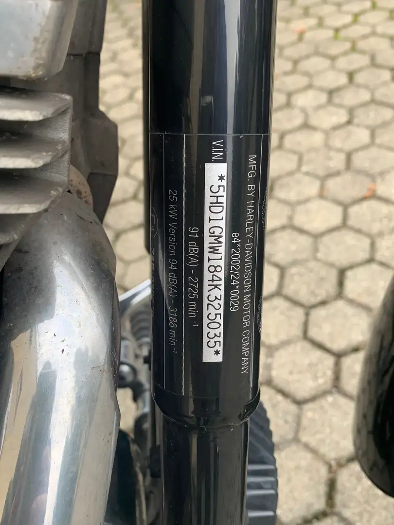 Harley-Davidson Dyna Glide FXDI Schwarz - 2