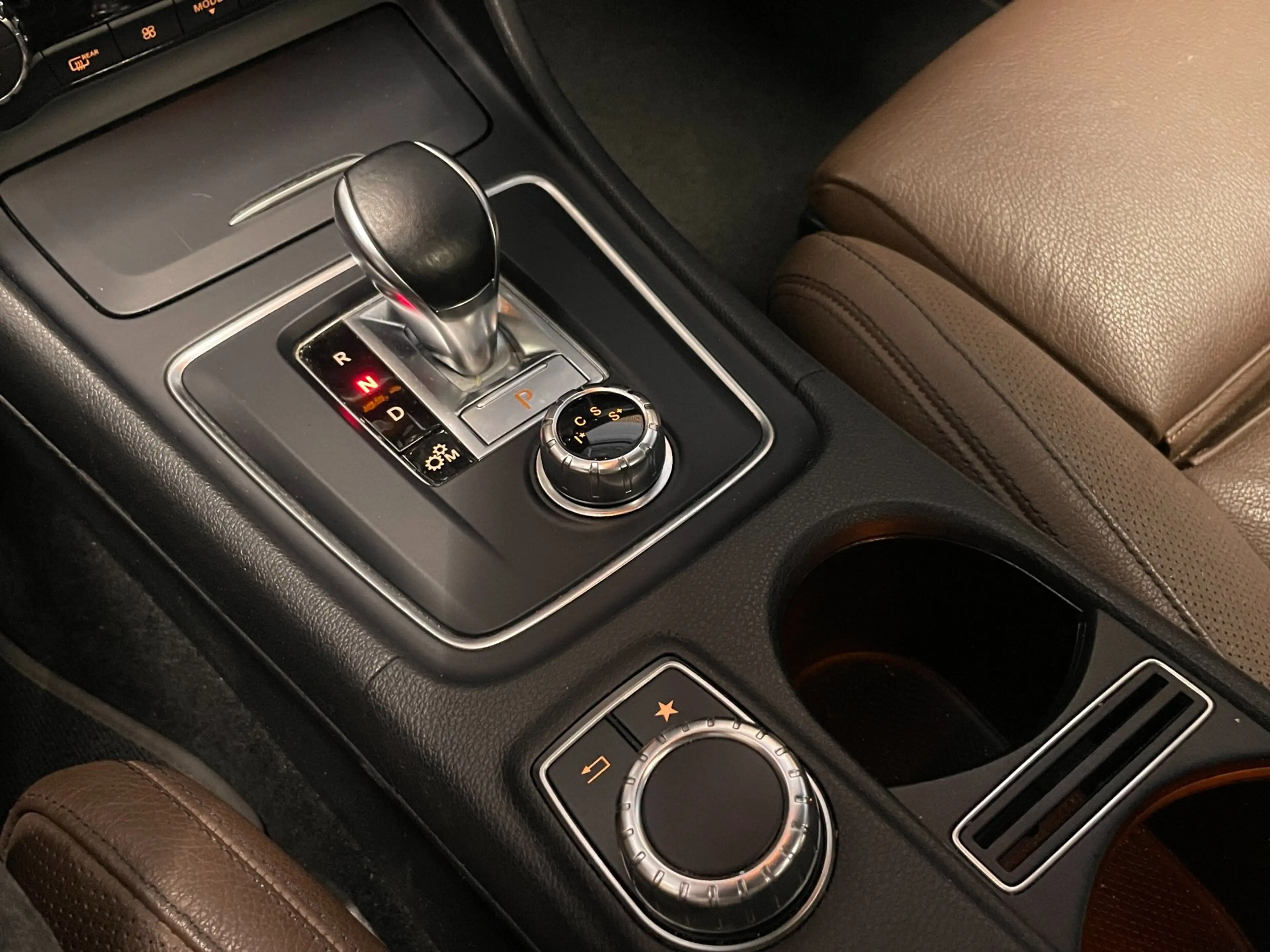 Mercedes-Benz CLA 45 AMG Shooting Brake 4MATIC OrangeArt Edition|381PK|PANO — photo 9