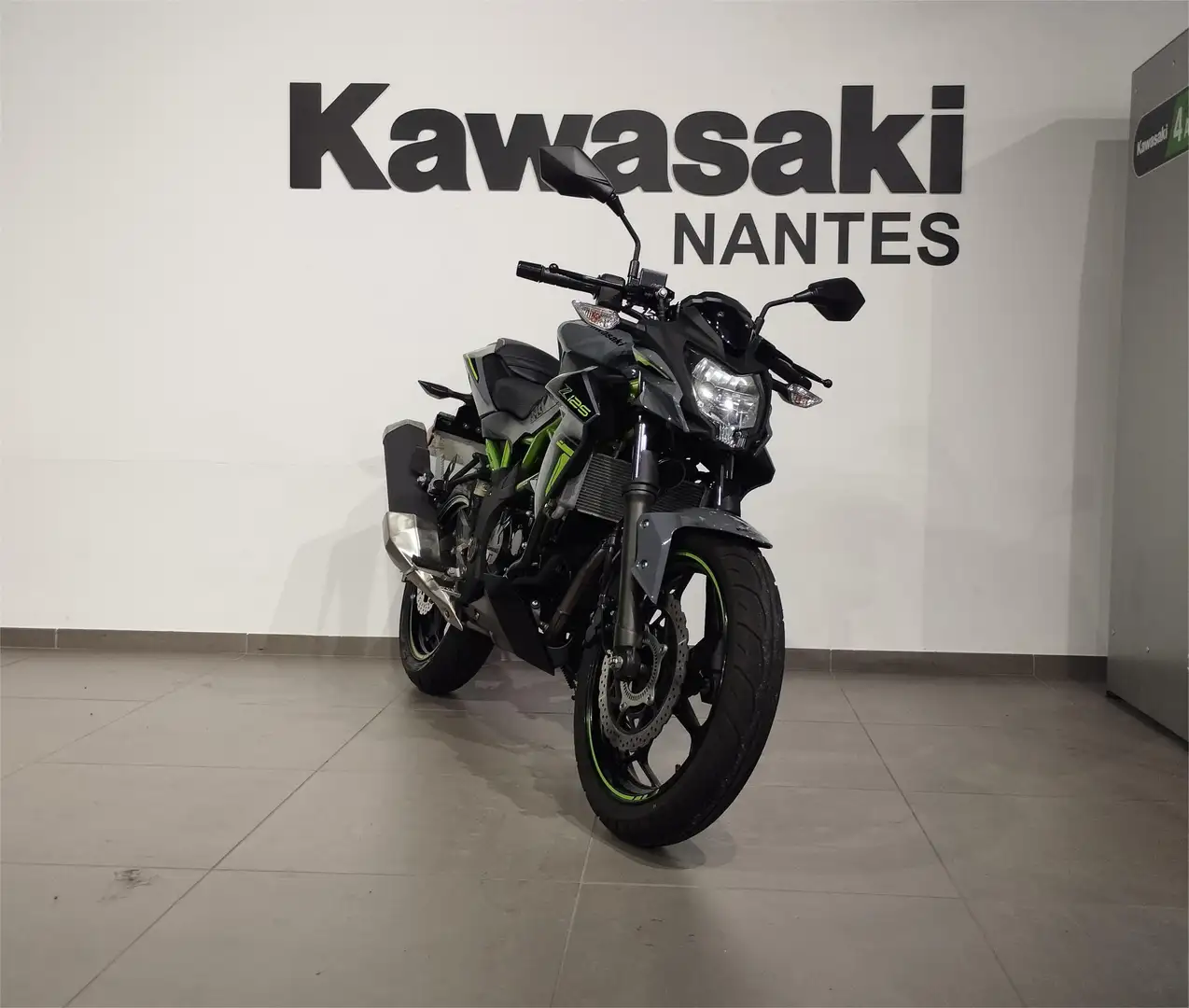 Kawasaki Z 125 Grau - 1