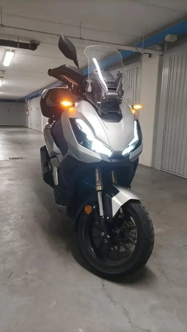 Honda ADV 350 Gris - 1