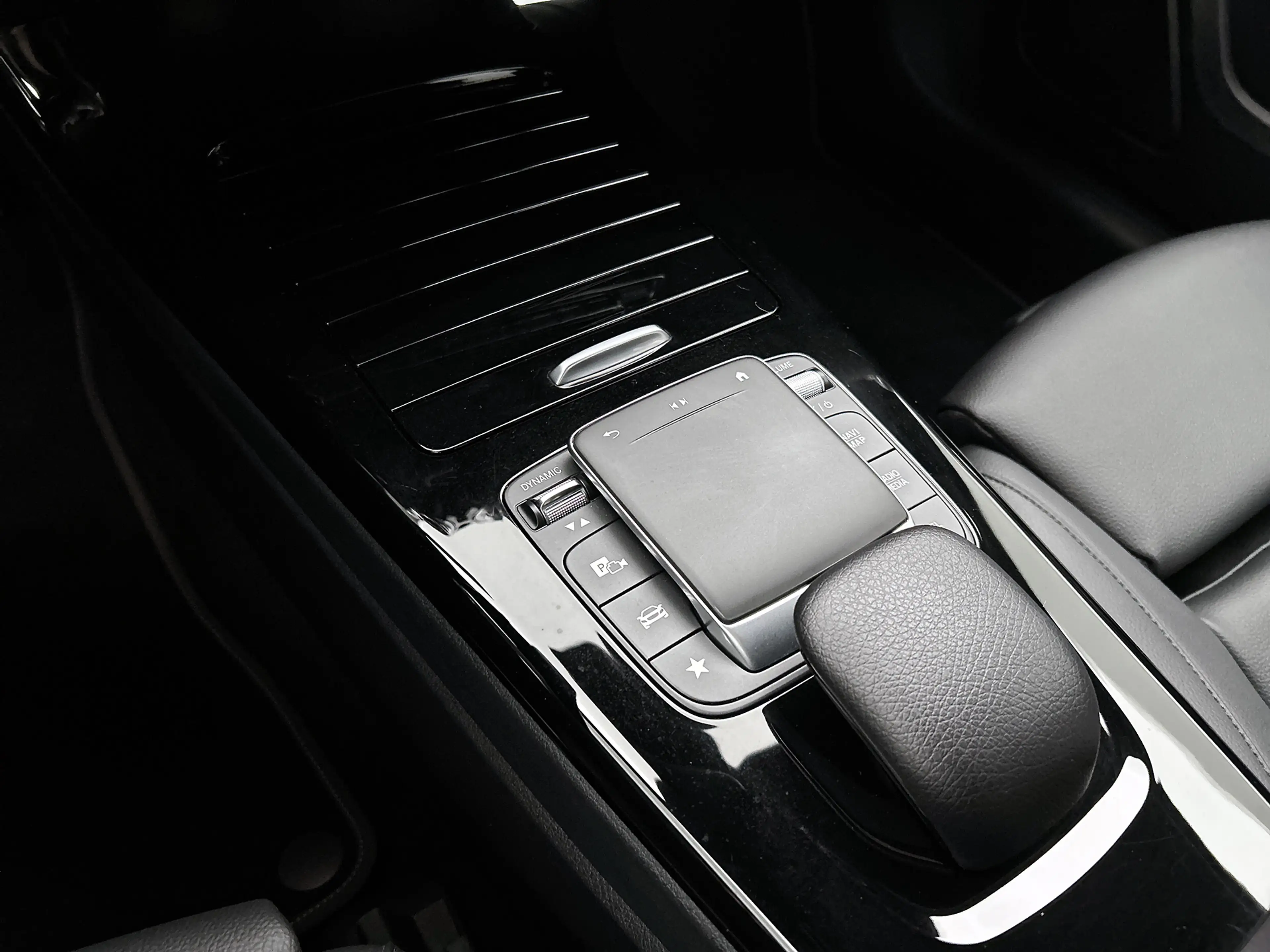 Mercedes-Benz A 250 e Plug-In Hybride Ledkoplampen | Stoelverwarming | — photo 11