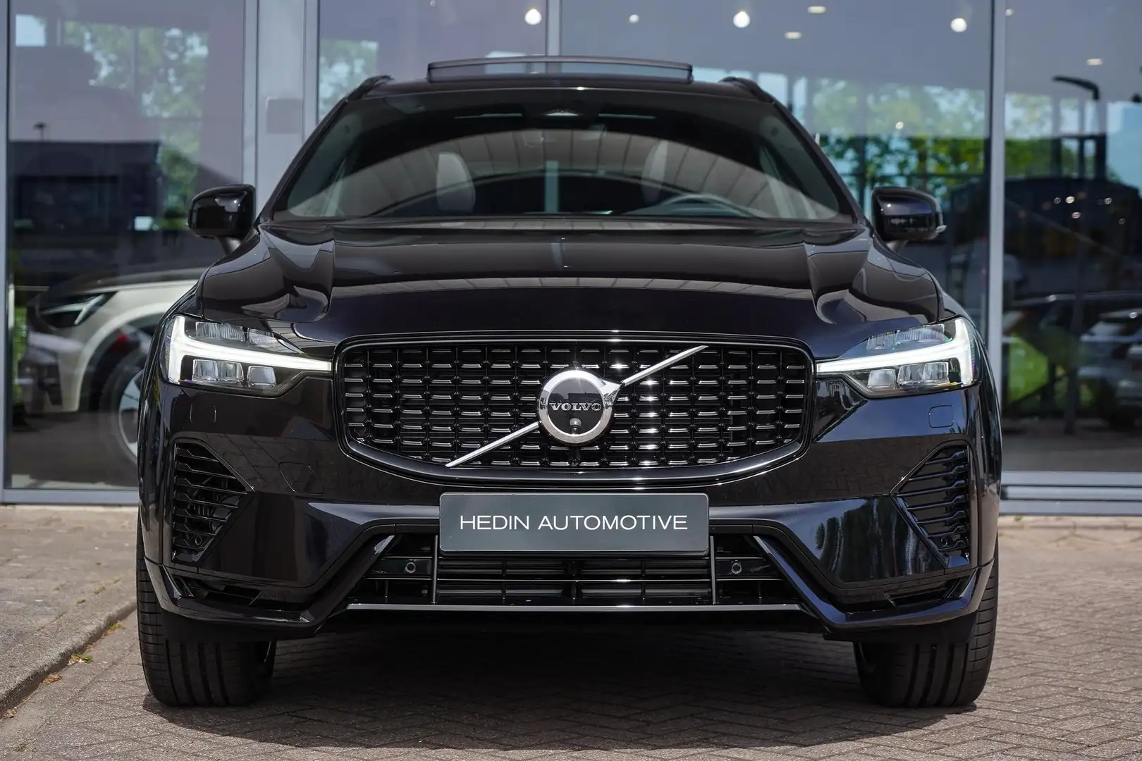 Volvo XC60 2.0 T6 Plug-in hybrid AWD Ultra Dark | Nieuw uit v - 2
