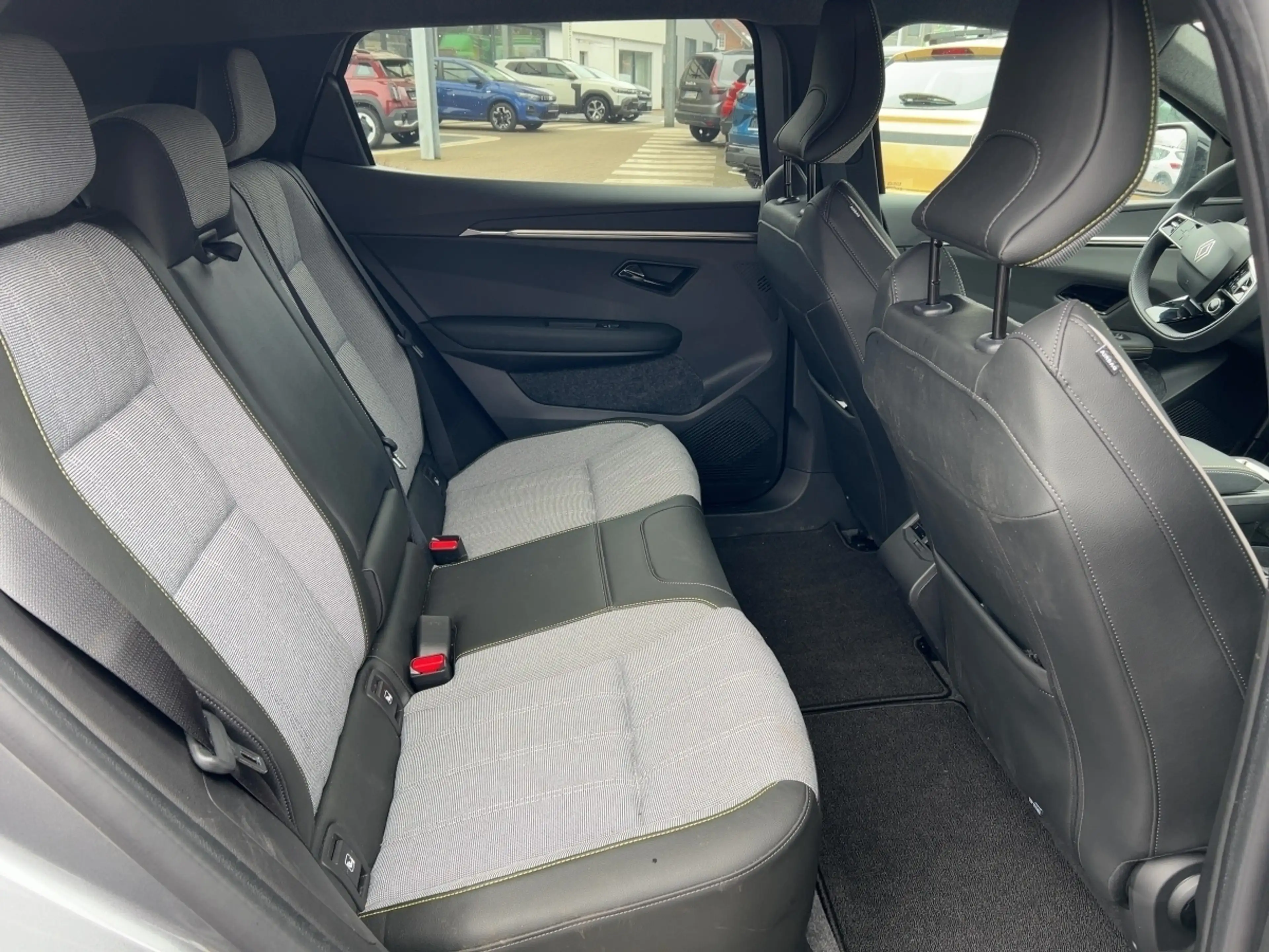 Renault Scenic 220 Long Range Techno — photo 8