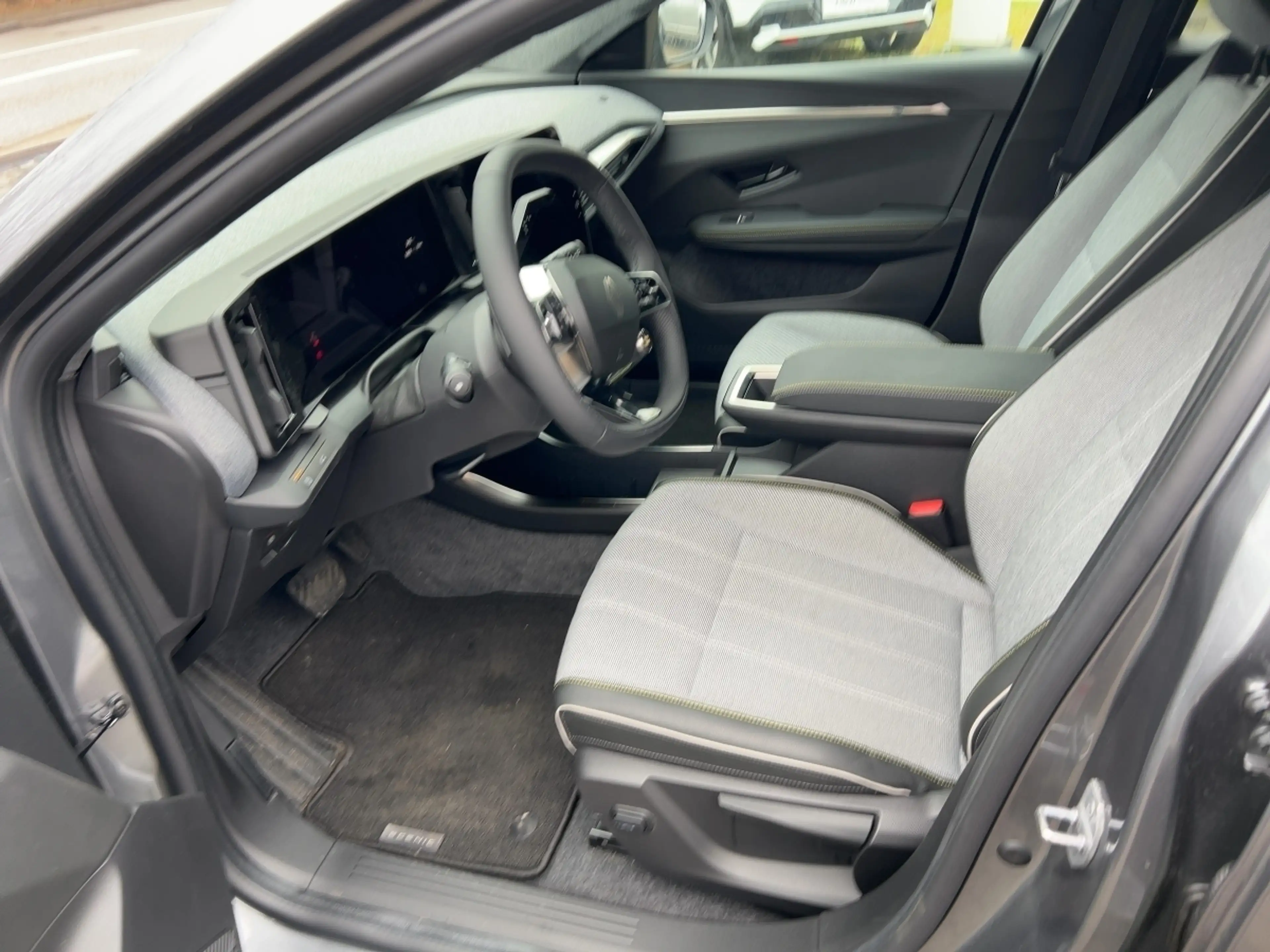 Renault Scenic 220 Long Range Techno — photo 10