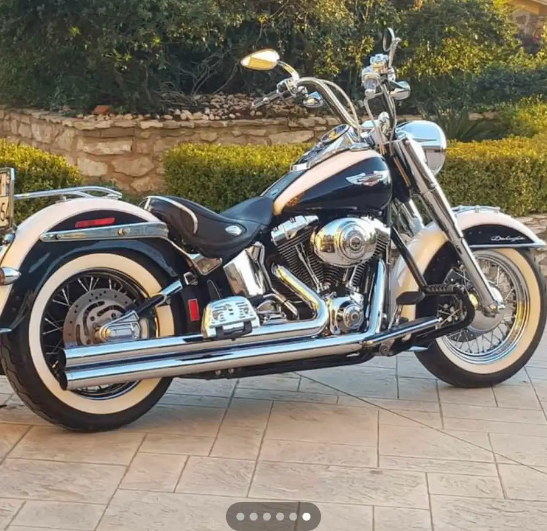 Harley-Davidson Deluxe Bílá - 1