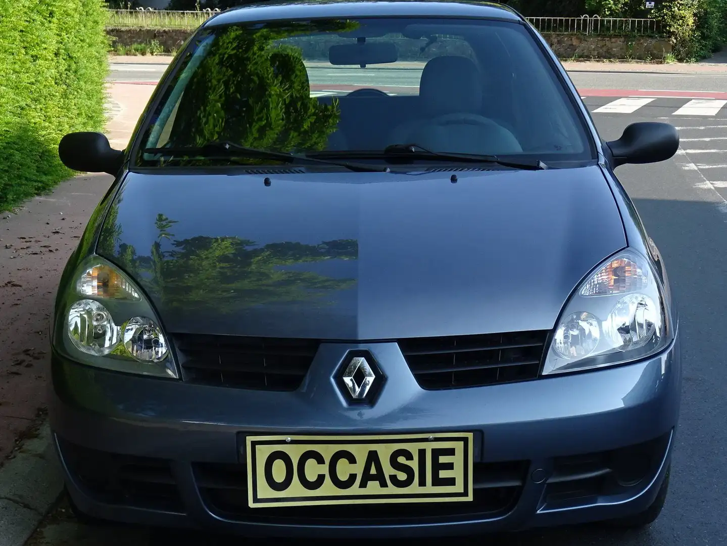 Renault Clio 1.2i Campus Gris - 2