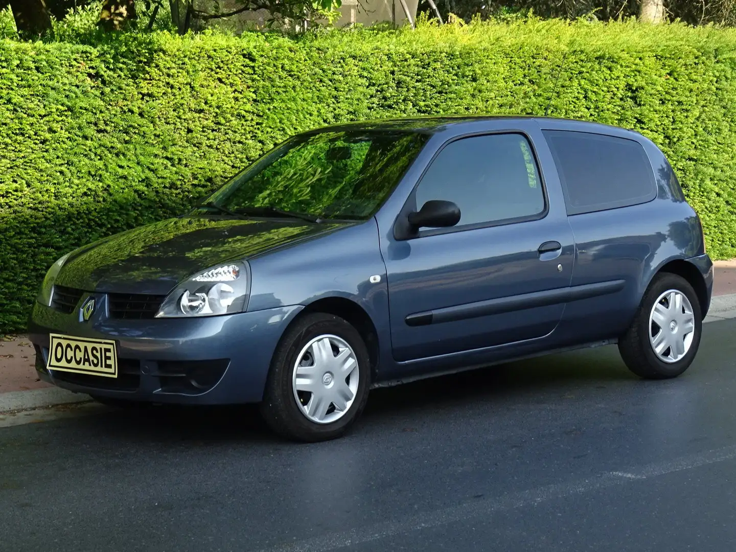 Renault Clio 1.2i Campus Gris - 1