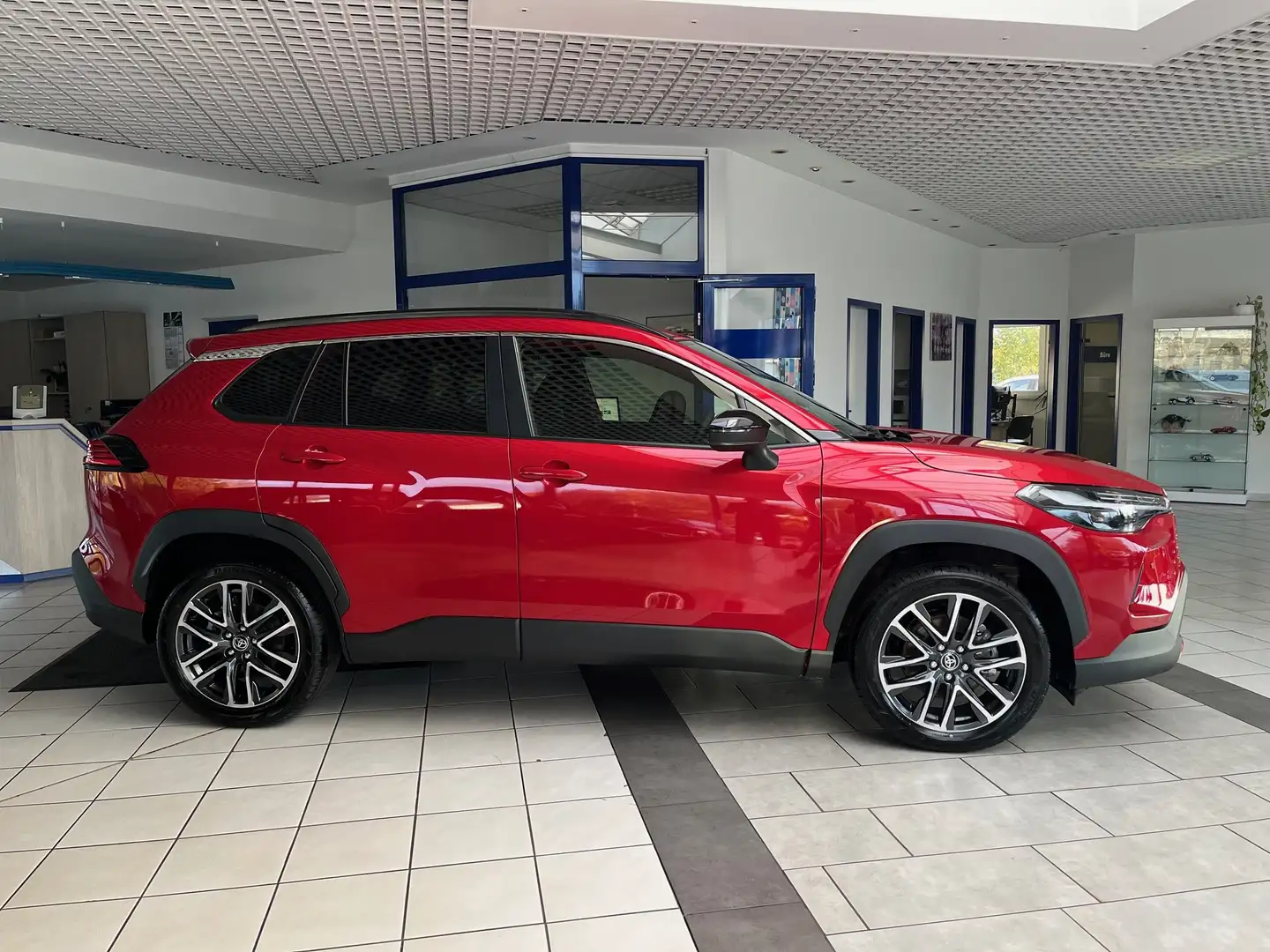 Toyota Corolla Cross 1.8 Hybrid-140 Dynamic Rot - 2