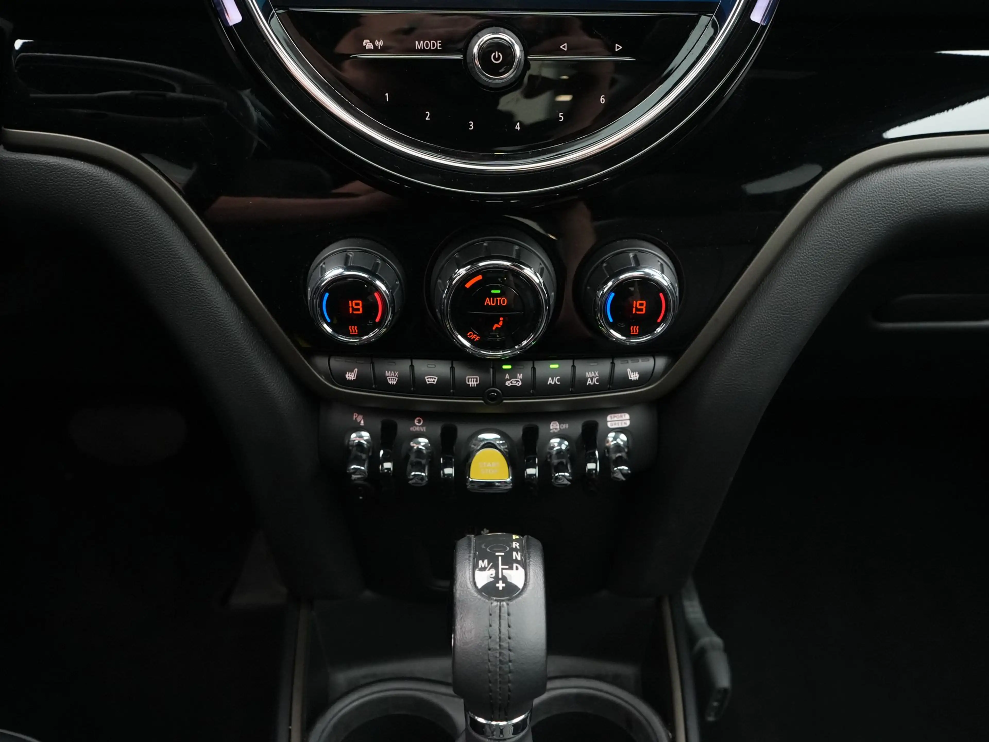 MINI Cooper SE Countryman ALL4 Classic — photo 13