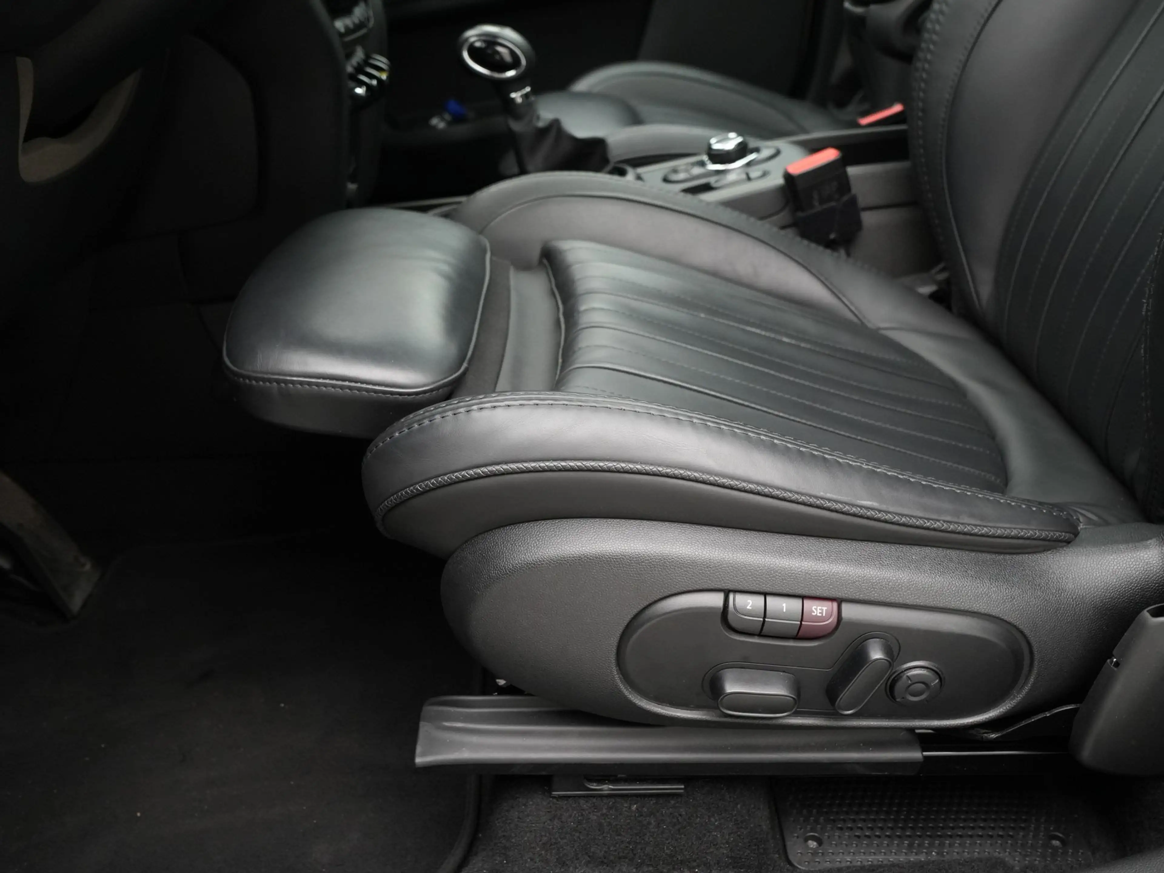 MINI Cooper SE Countryman ALL4 Classic — photo 15