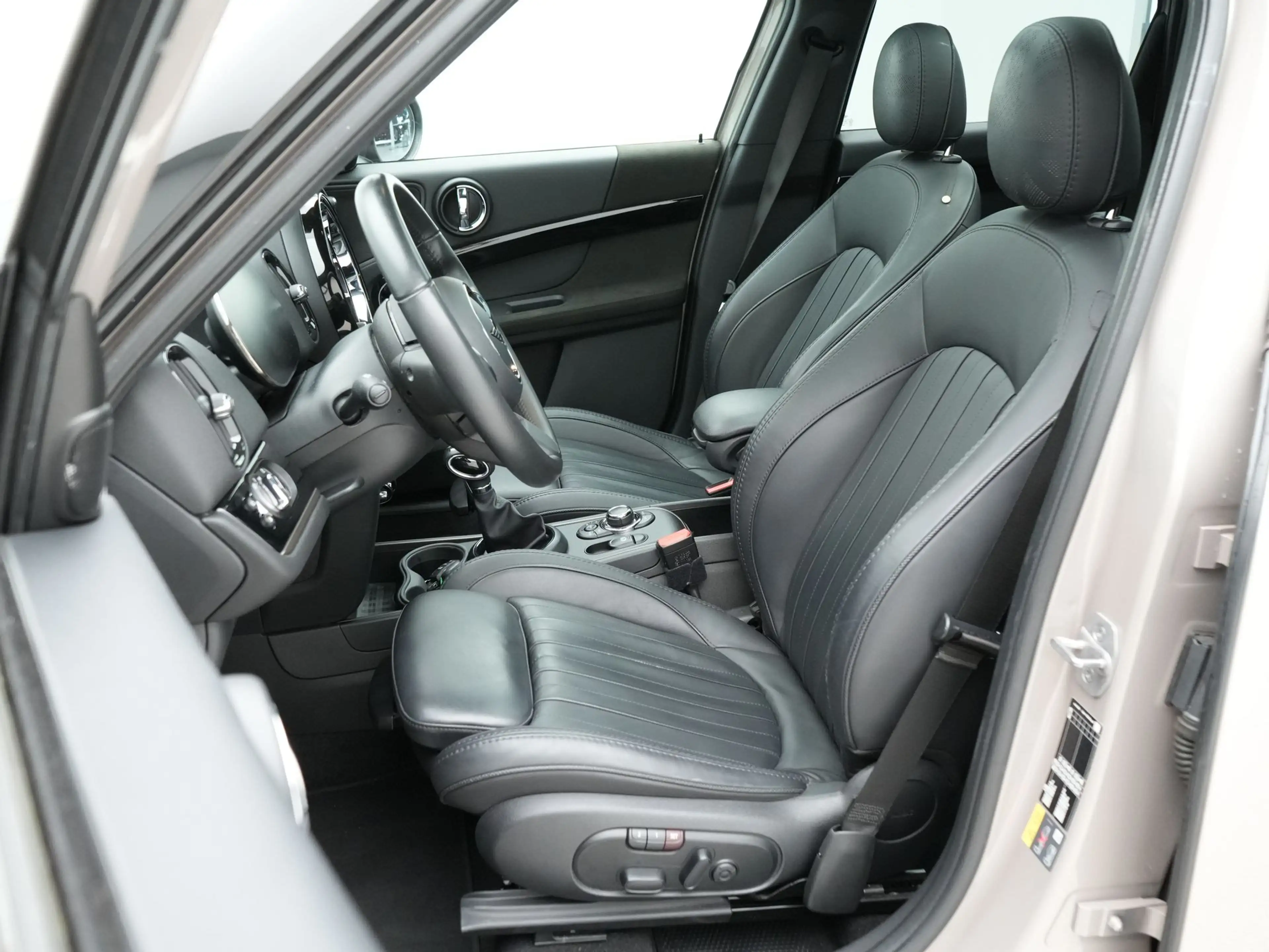 MINI Cooper SE Countryman ALL4 Classic — photo 4