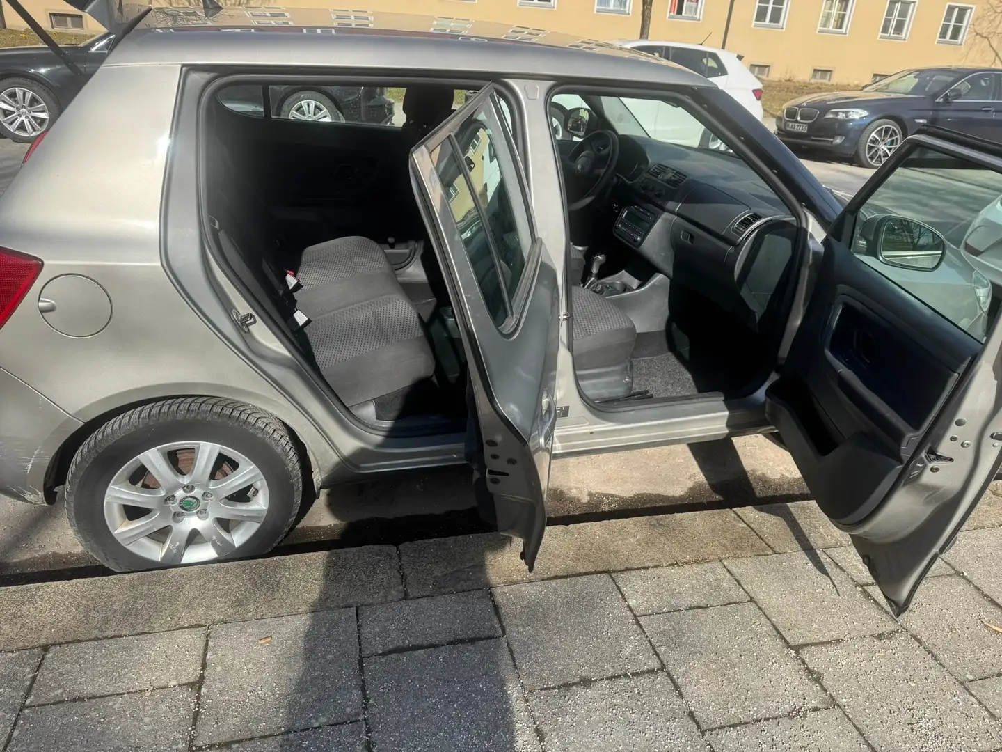 Skoda Fabia Fabia+1.2+TSI+Klima+PDC+Langstrecke+privat+TÜV Beige - 2