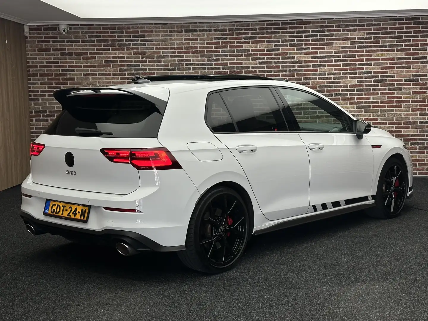 Volkswagen Golf GTI 2.0 Clubsport Panorama IQ Camera Virtual Wit - 2