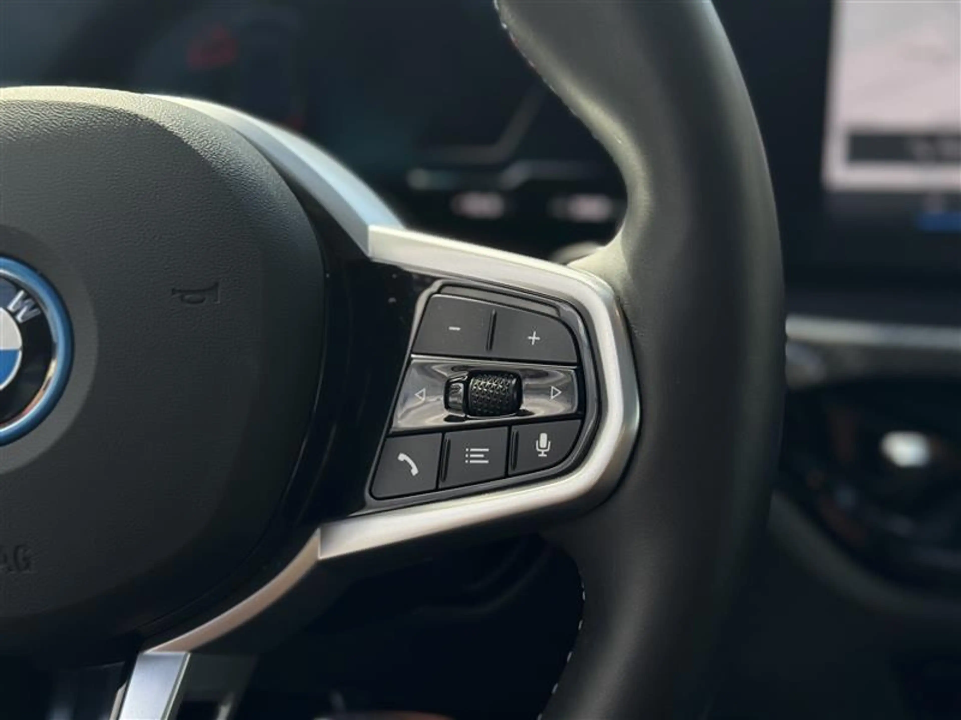 BMW i4 M50 xDrive / 20" / Parking et driving pack plus / Harman K / Toit ouvrant / Attelage — photo 12