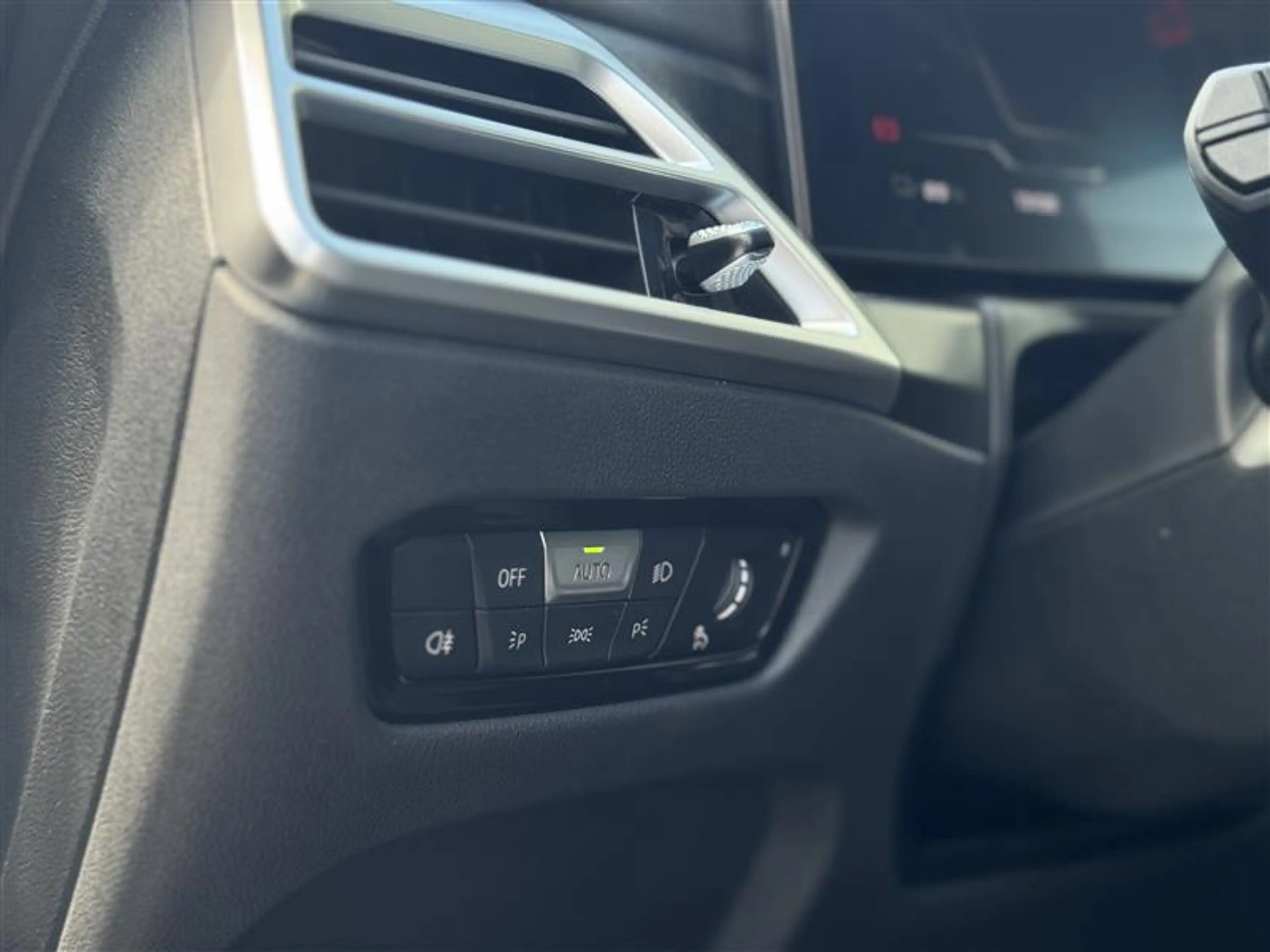 BMW i4 M50 xDrive / 20" / Parking et driving pack plus / Harman K / Toit ouvrant / Attelage — photo 15