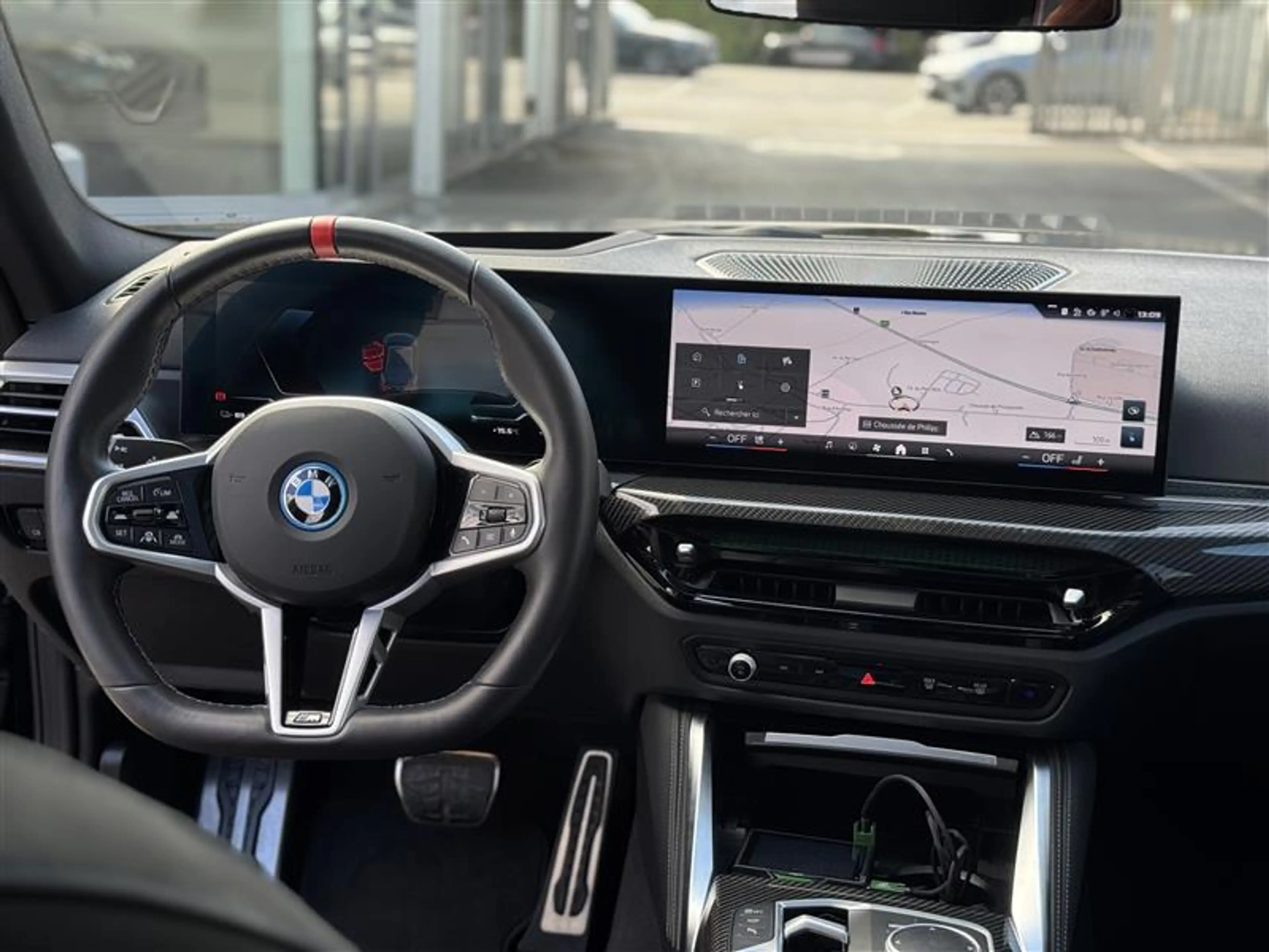 BMW i4 M50 xDrive / 20" / Parking et driving pack plus / Harman K / Toit ouvrant / Attelage — photo 10