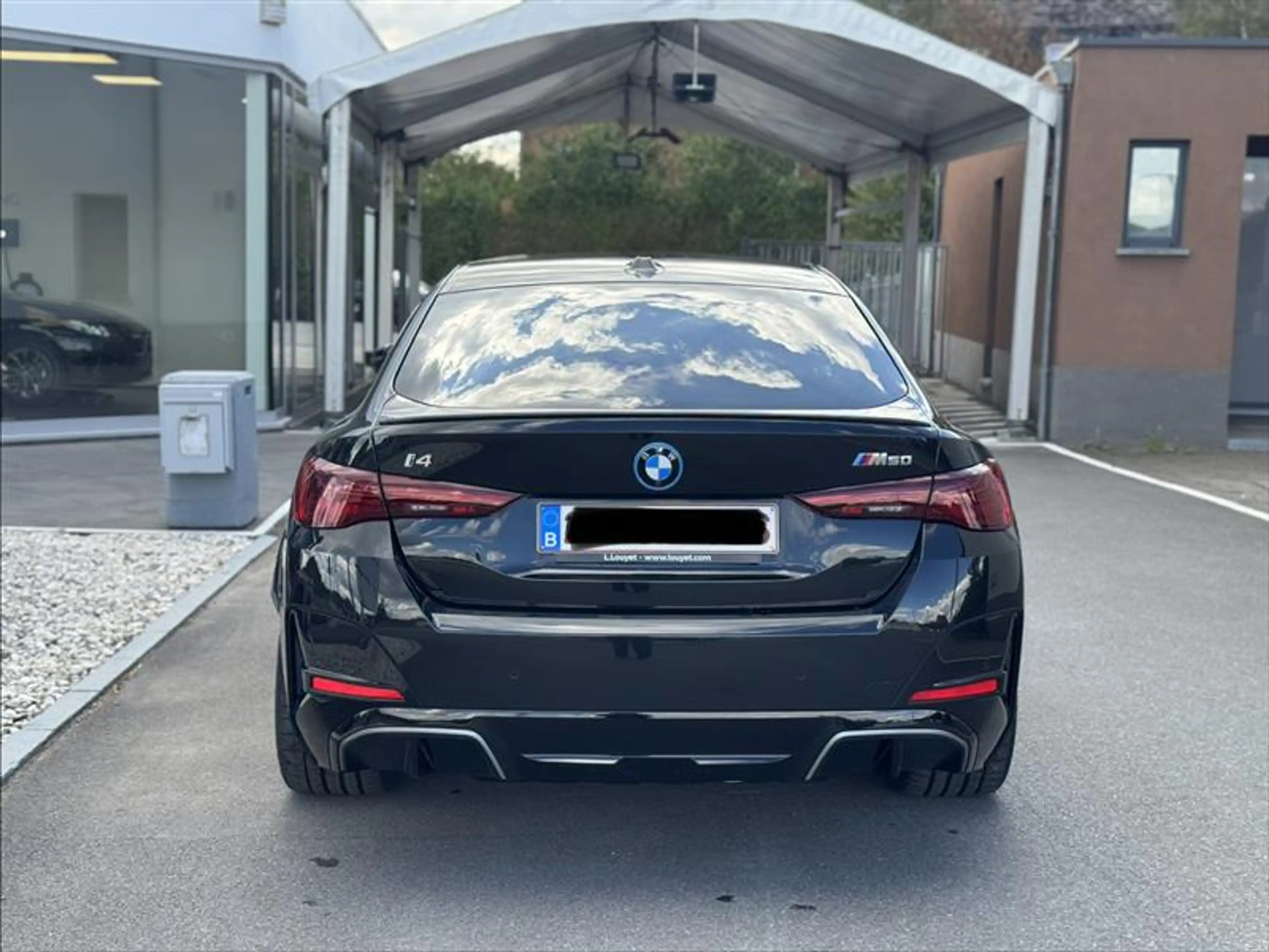 BMW i4 M50 xDrive / 20" / Parking et driving pack plus / Harman K / Toit ouvrant / Attelage — photo 4