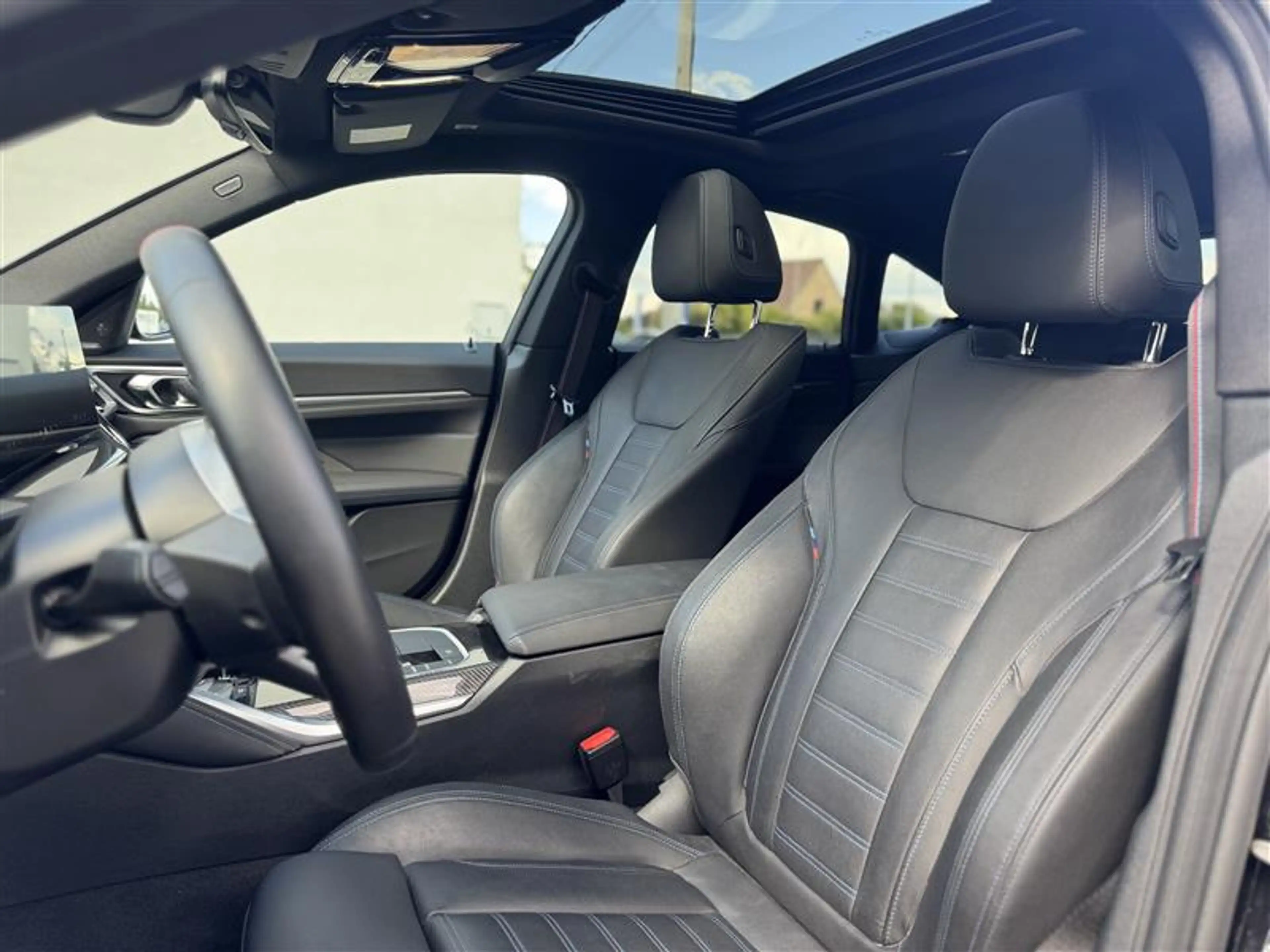BMW i4 M50 xDrive / 20" / Parking et driving pack plus / Harman K / Toit ouvrant / Attelage — photo 6
