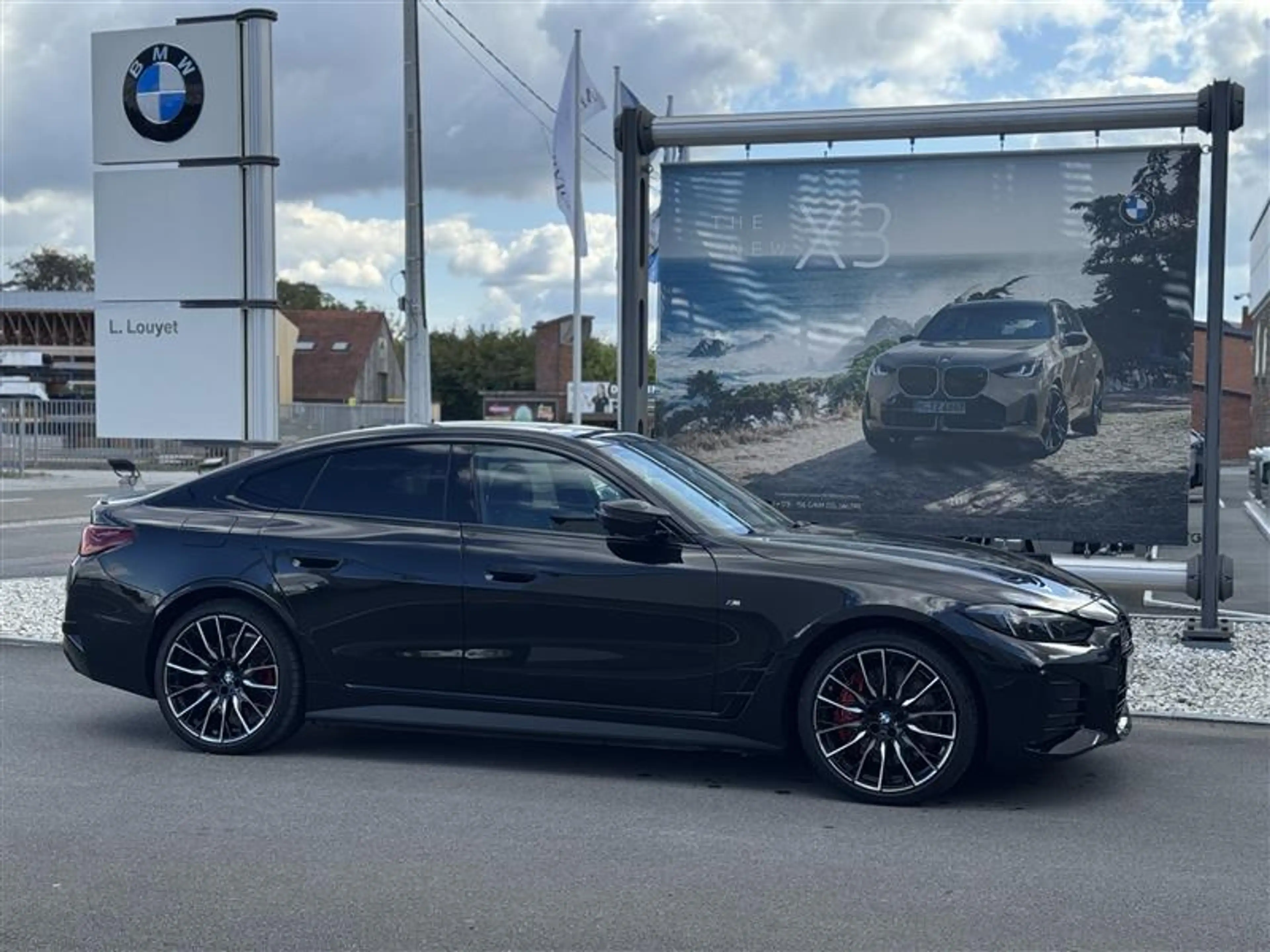 BMW i4 M50 xDrive / 20" / Parking et driving pack plus / Harman K / Toit ouvrant / Attelage — photo 2
