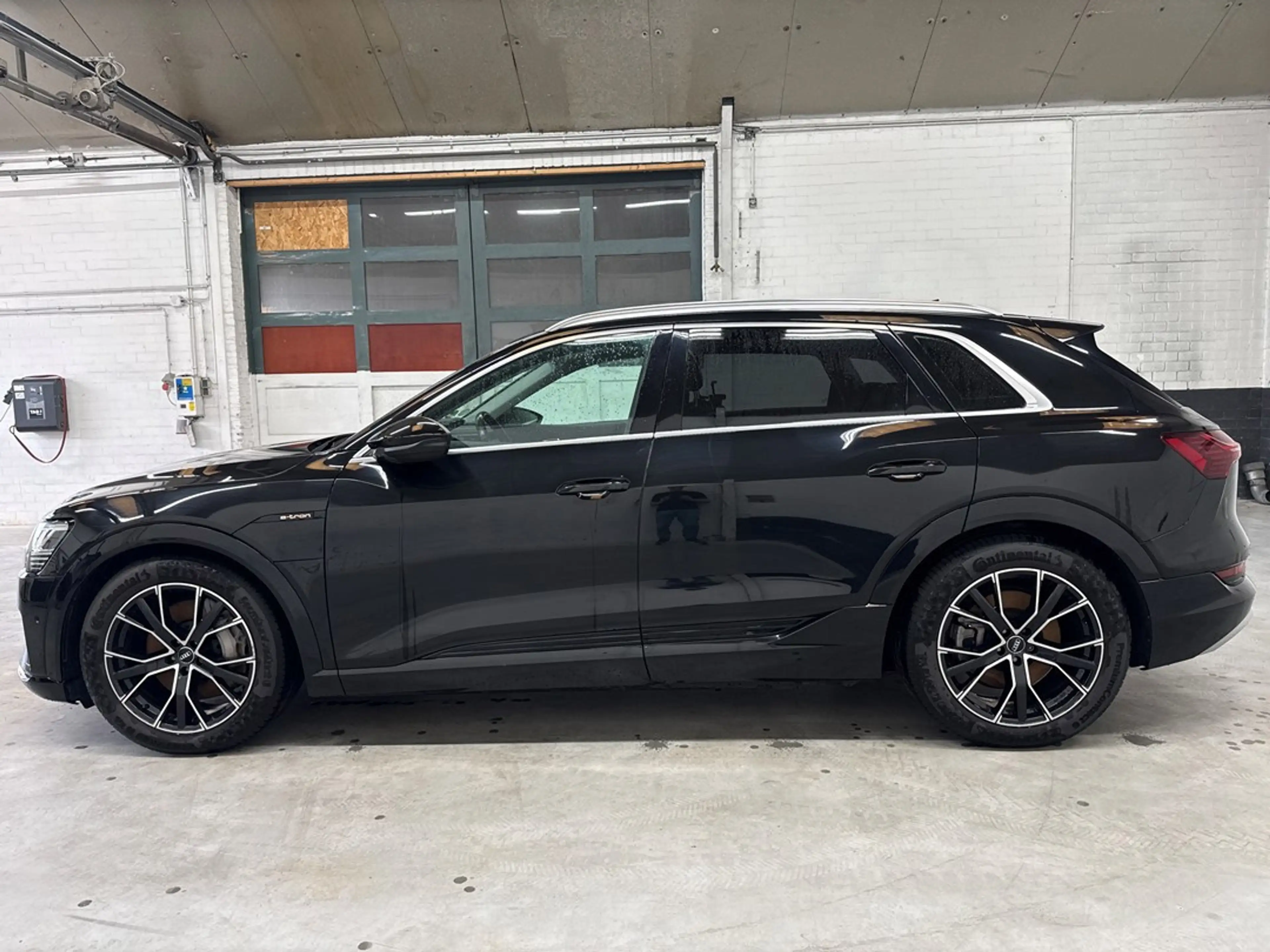 Audi e-tron E-tron 50 quattro Launch edition 71 kWh | SOH 88,7 — photo 2