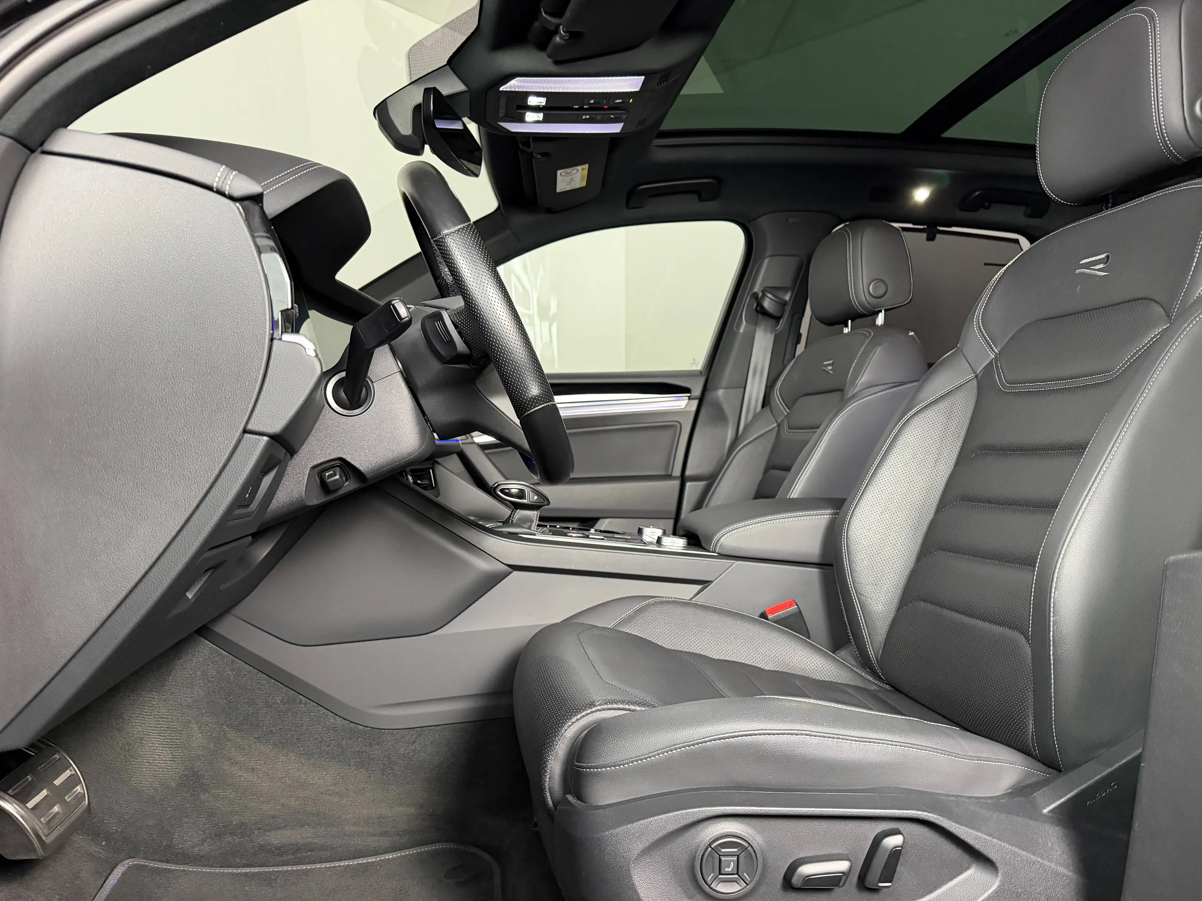 Volkswagen Touareg R eHybrid 4Motion // Vollausstattung // Massage // HUD // Soft Close // AHK // — photo 17