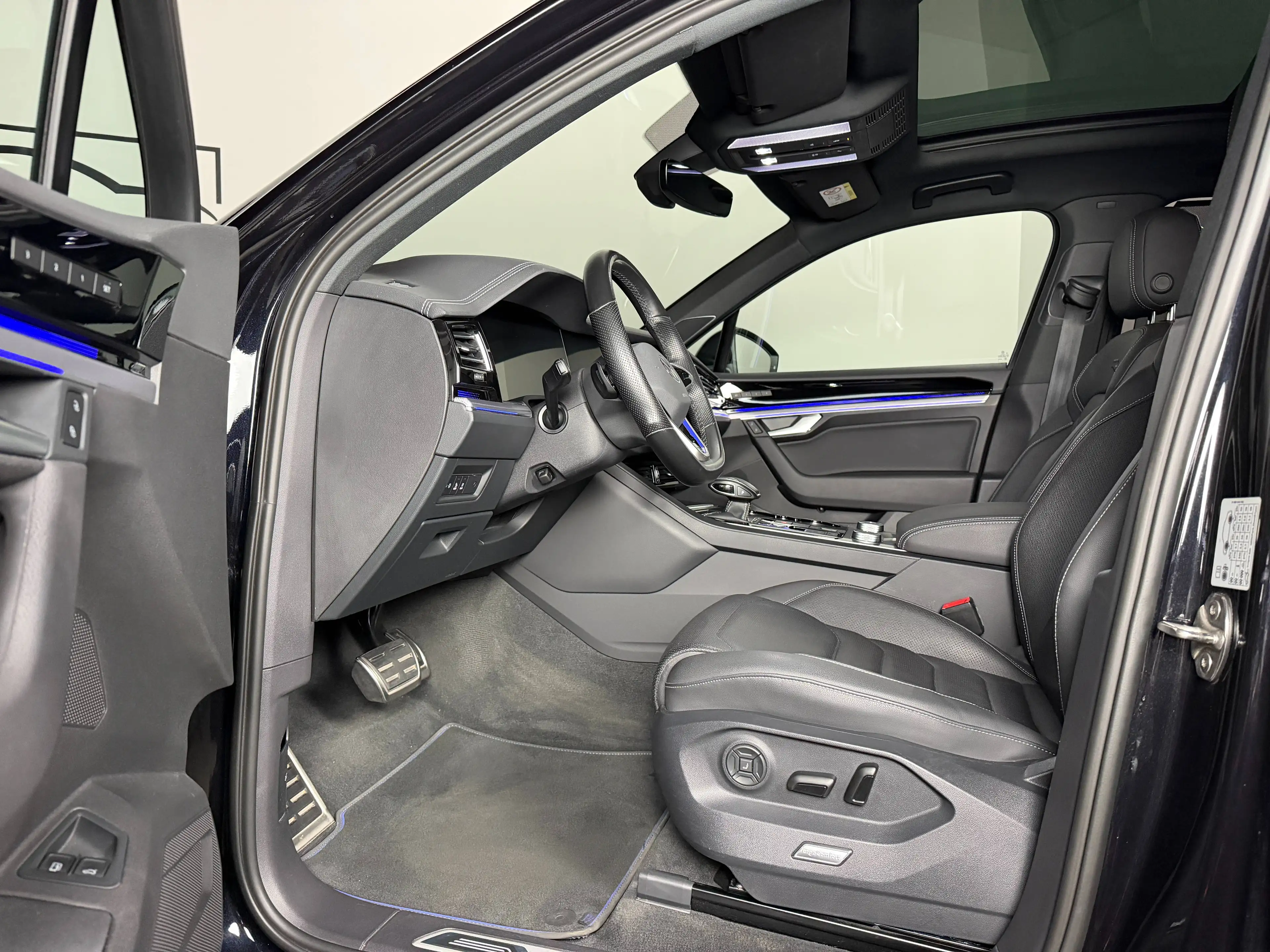 Volkswagen Touareg R eHybrid 4Motion // Vollausstattung // Massage // HUD // Soft Close // AHK // — photo 16