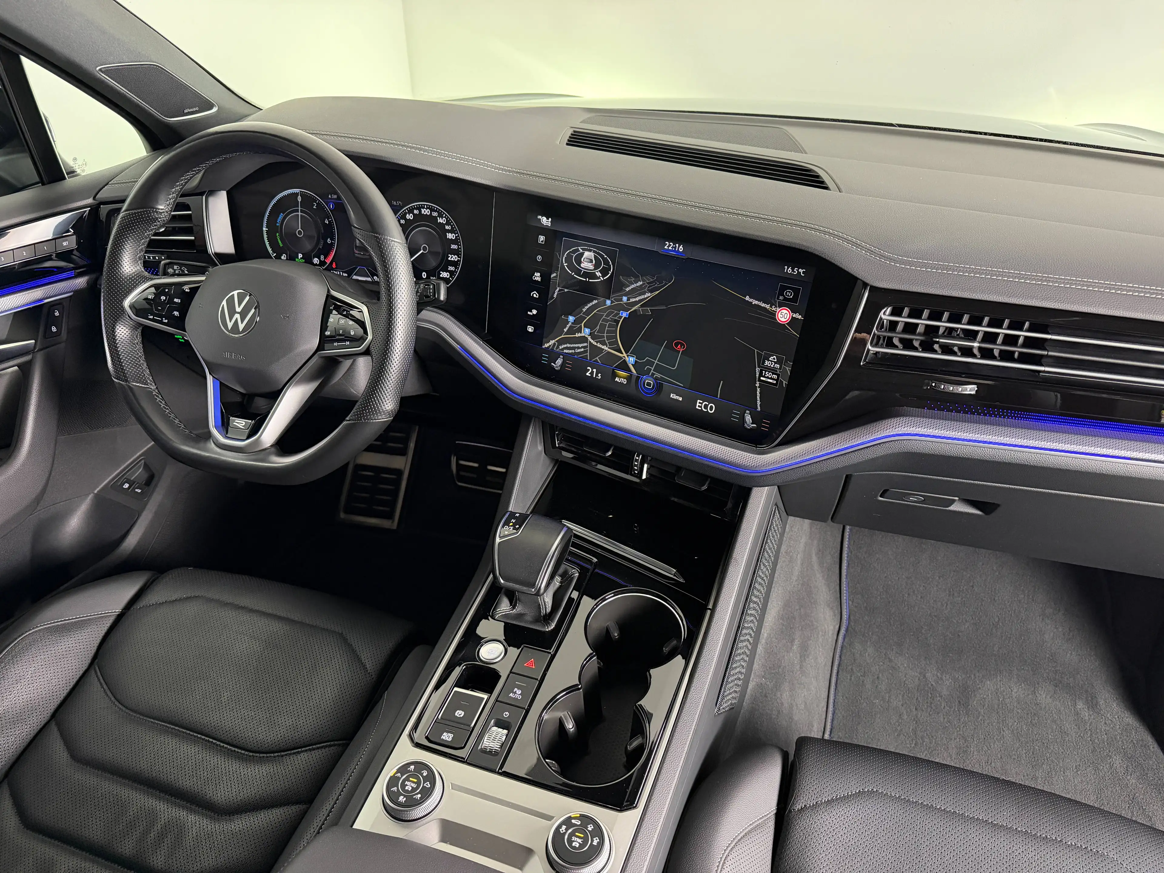 Volkswagen Touareg R eHybrid 4Motion // Vollausstattung // Massage // HUD // Soft Close // AHK // — photo 28