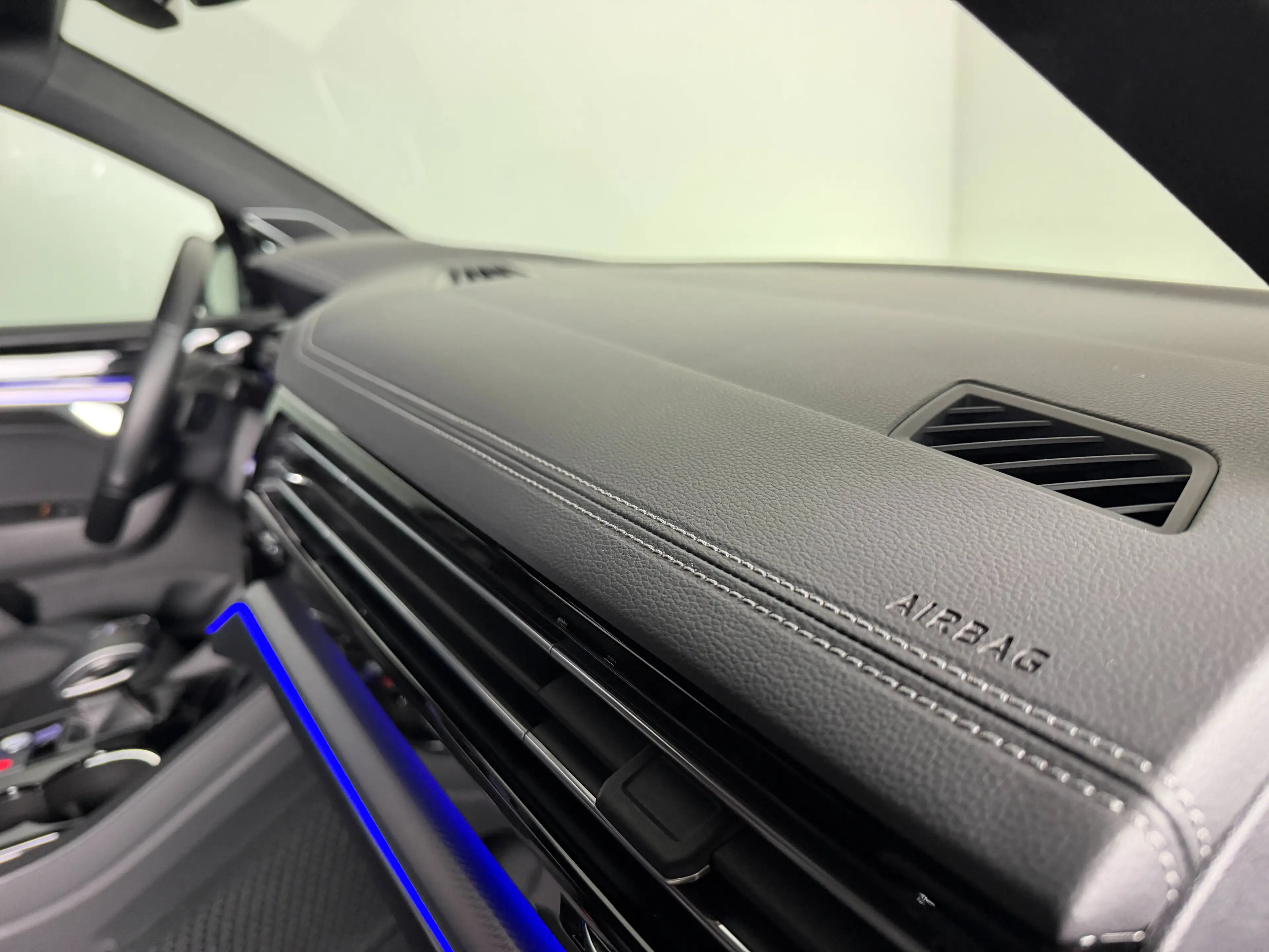 Volkswagen Touareg R eHybrid 4Motion // Vollausstattung // Massage // HUD // Soft Close // AHK // — photo 27