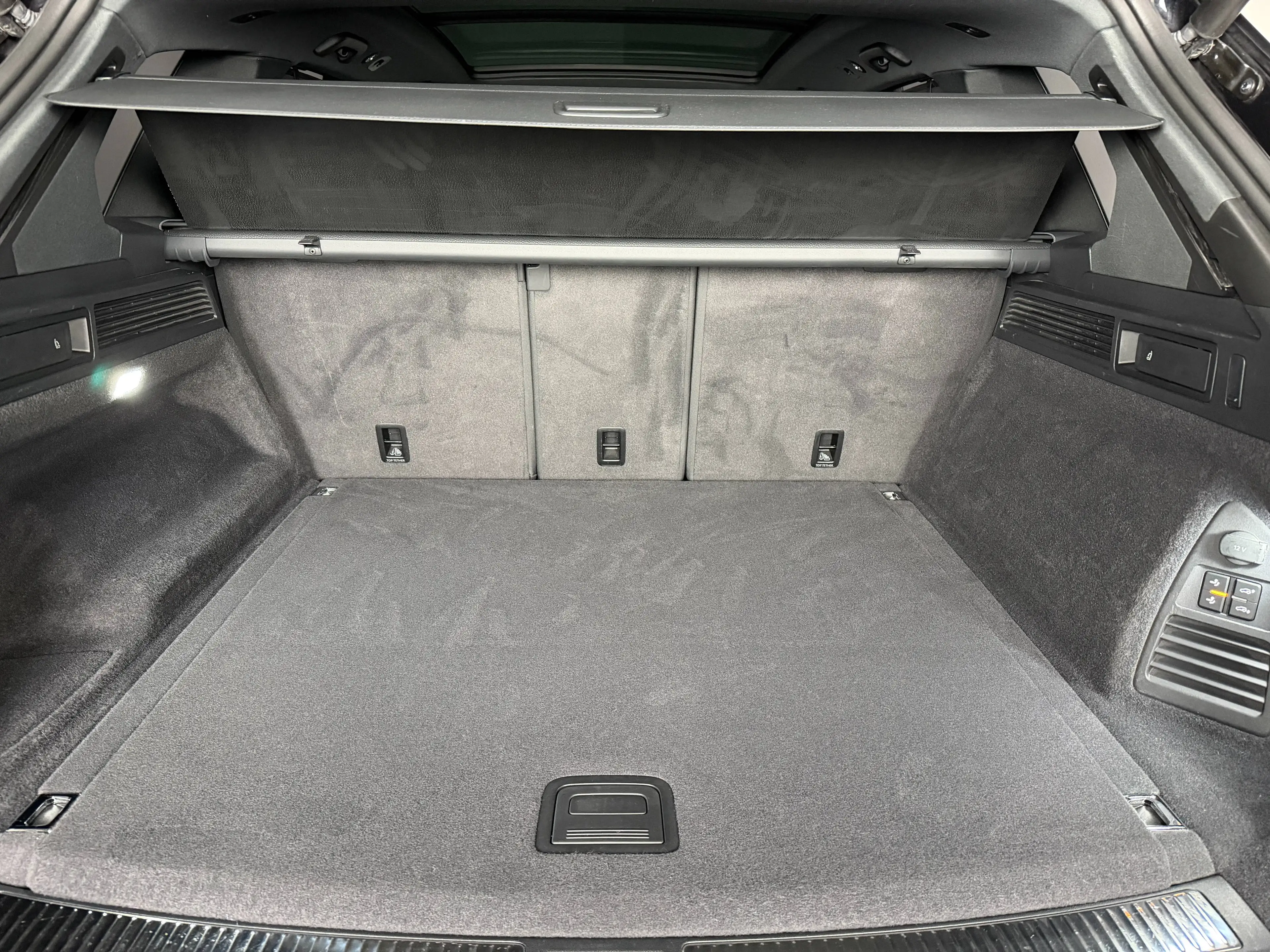 Volkswagen Touareg R eHybrid 4Motion // Vollausstattung // Massage // HUD // Soft Close // AHK // — photo 8