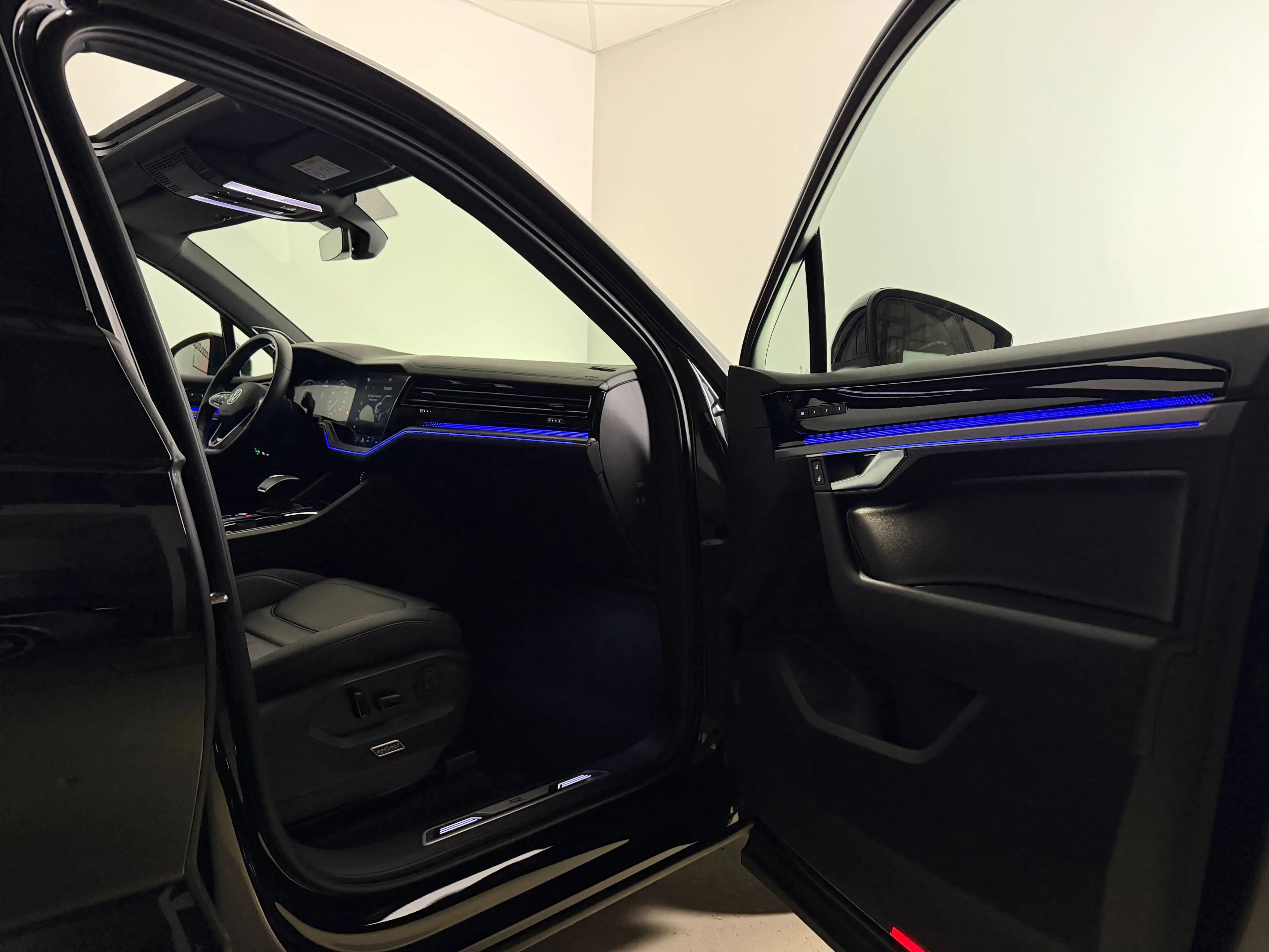Volkswagen Touareg R eHybrid 4Motion // Vollausstattung // Massage // HUD // Soft Close // AHK // — photo 23