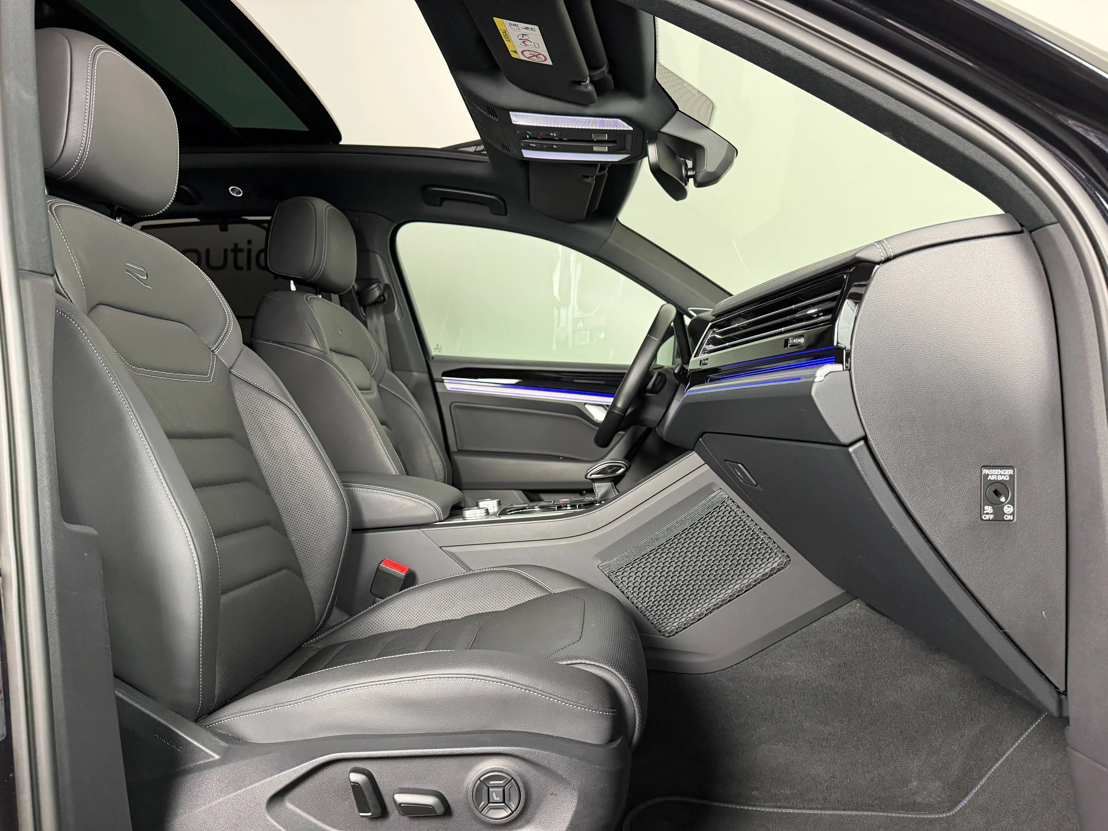 Volkswagen Touareg R eHybrid 4Motion // Vollausstattung // Massage // HUD // Soft Close // AHK // — photo 25