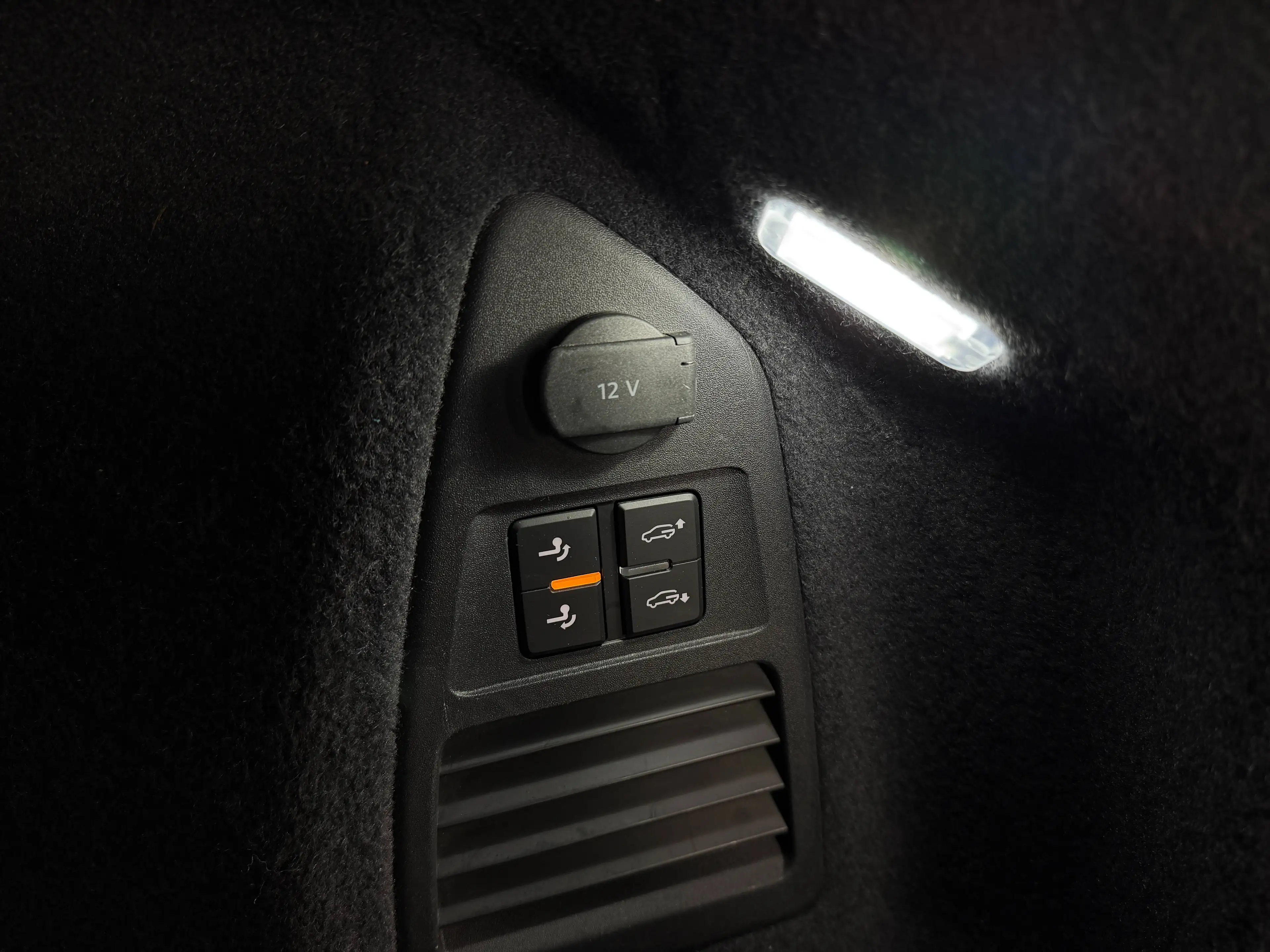 Volkswagen Touareg R eHybrid 4Motion // Vollausstattung // Massage // HUD // Soft Close // AHK // — photo 9