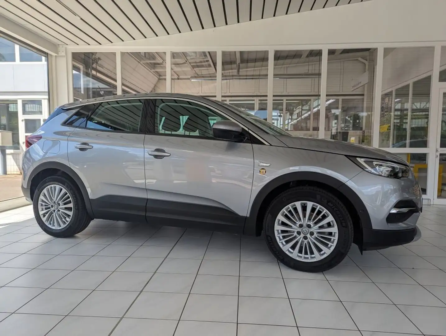Opel Grandland X 1.2 INNOVATION Silber - 1
