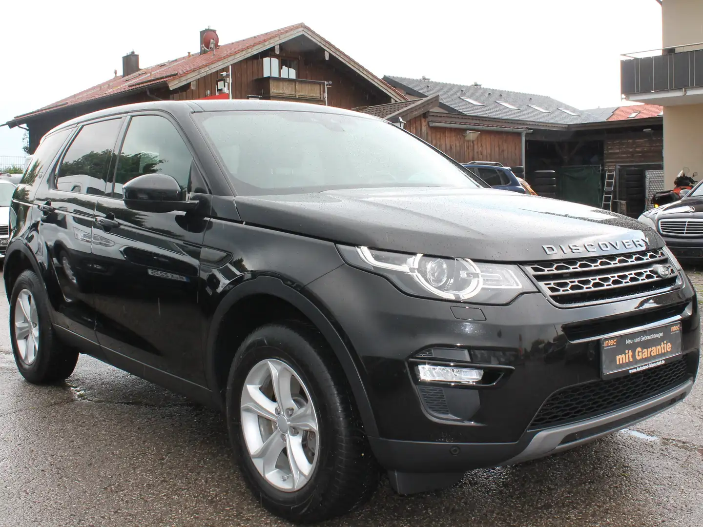 Land Rover Discovery Sport 2,0 D SE AWD VOLL VOLL AHK EURO6 Schwarz - 2