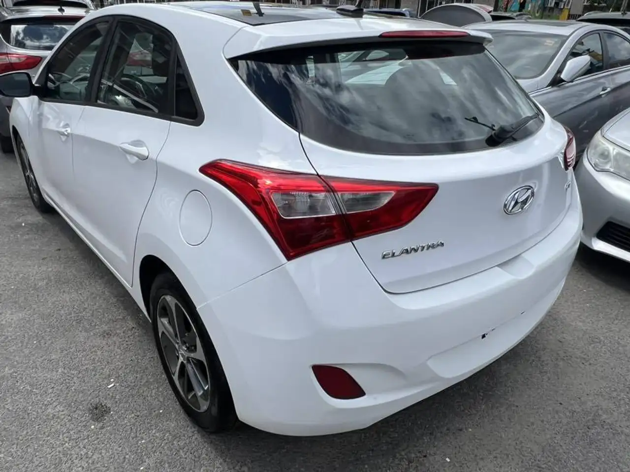 Hyundai ELANTRA снимка Hyundai ELANTRA