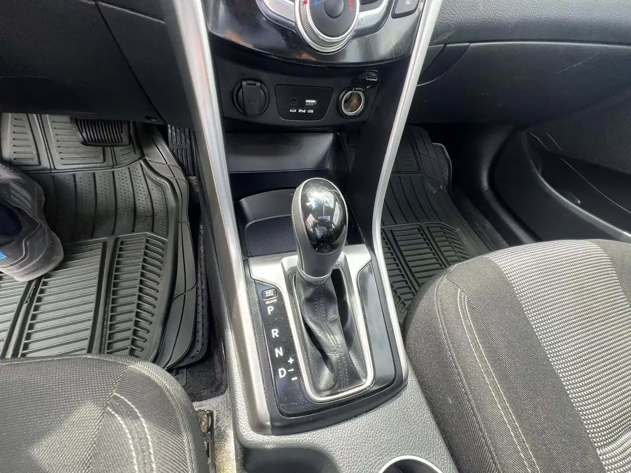Hyundai ELANTRA снимка Hyundai ELANTRA