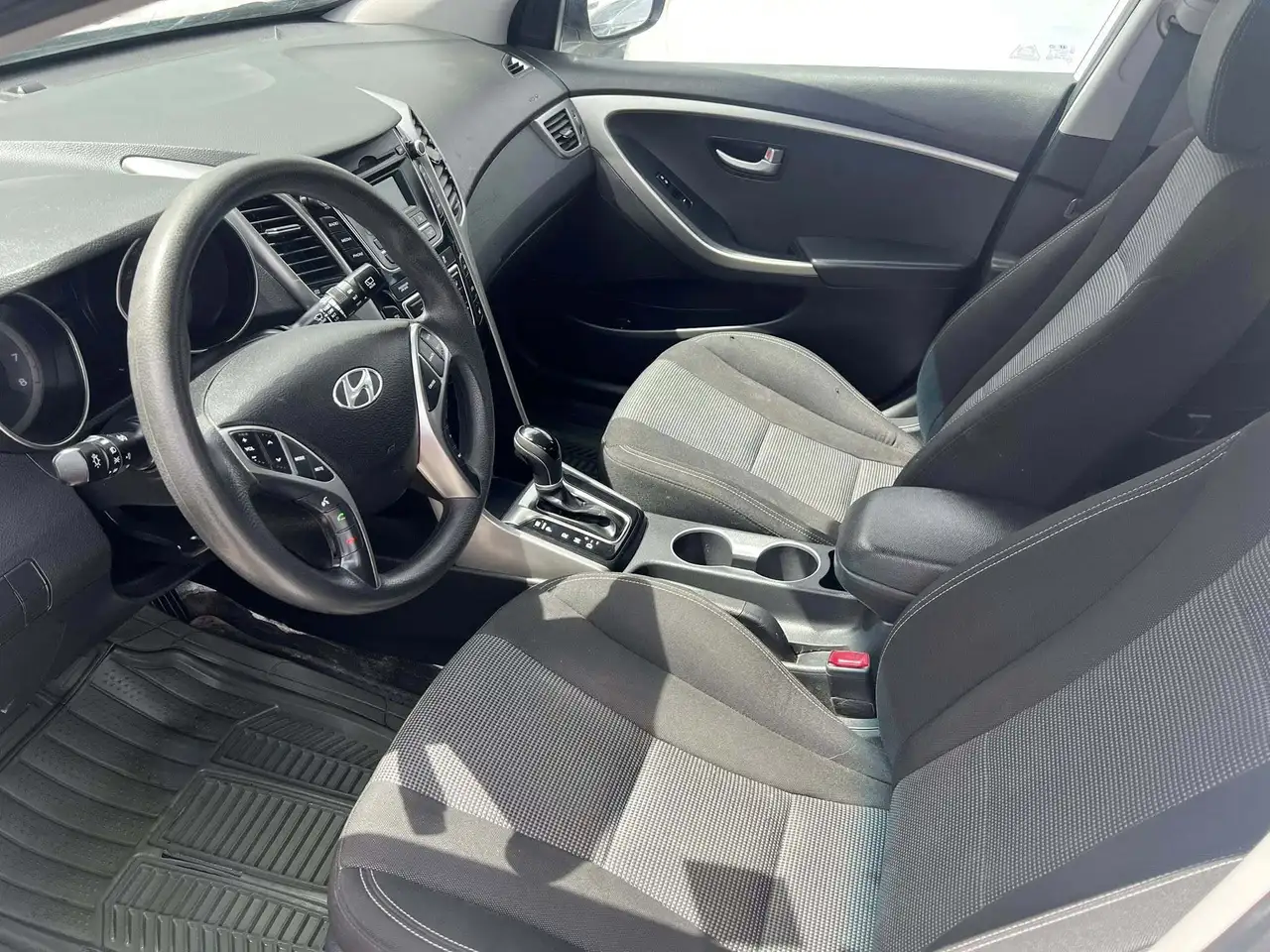 Hyundai ELANTRA снимка Hyundai ELANTRA