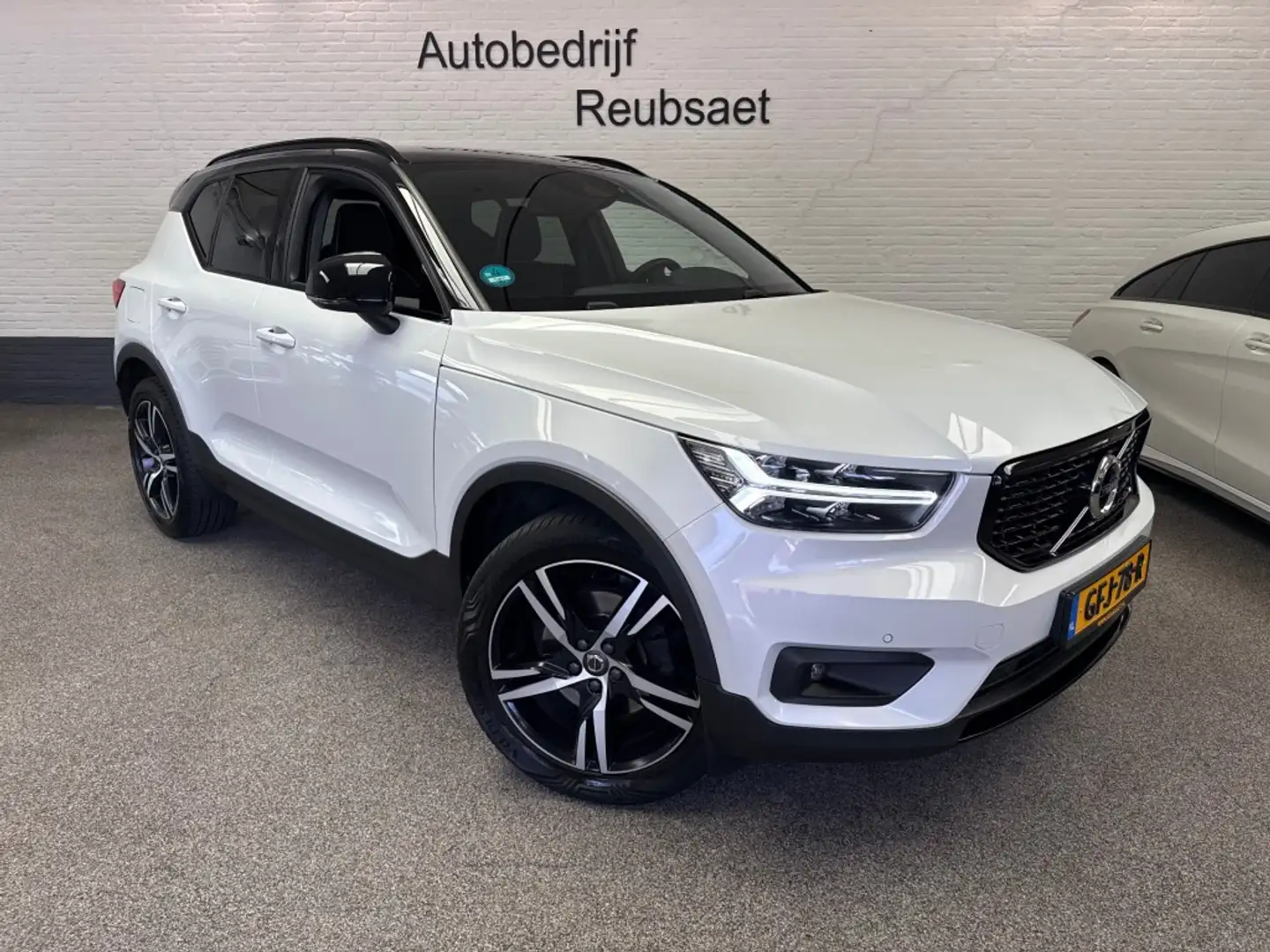 Volvo XC40 2.0 T4 R-Design Awd Trekhaak Carplay Camera Incl 1 Weiß - 1