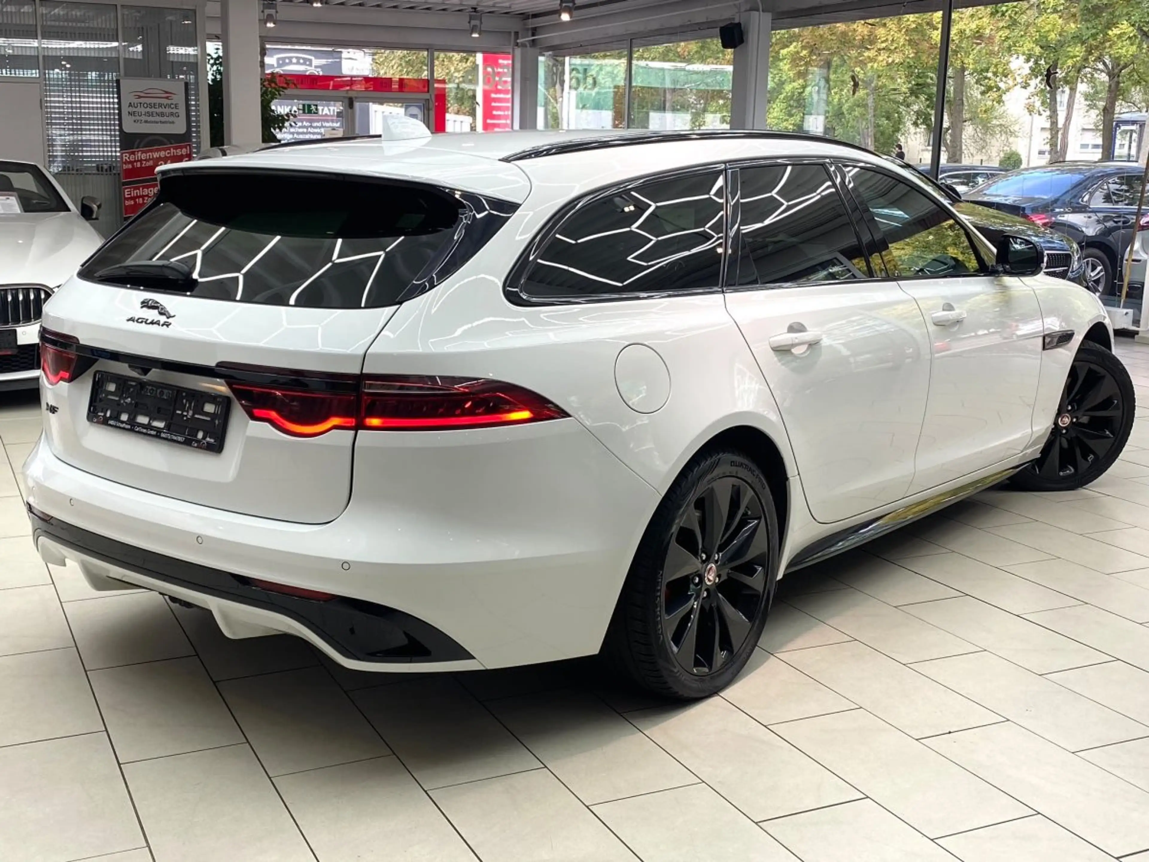 Jaguar XF Sportbrake D200 R-Dynamic Leder Navi RueFaKa AHK T — photo 7