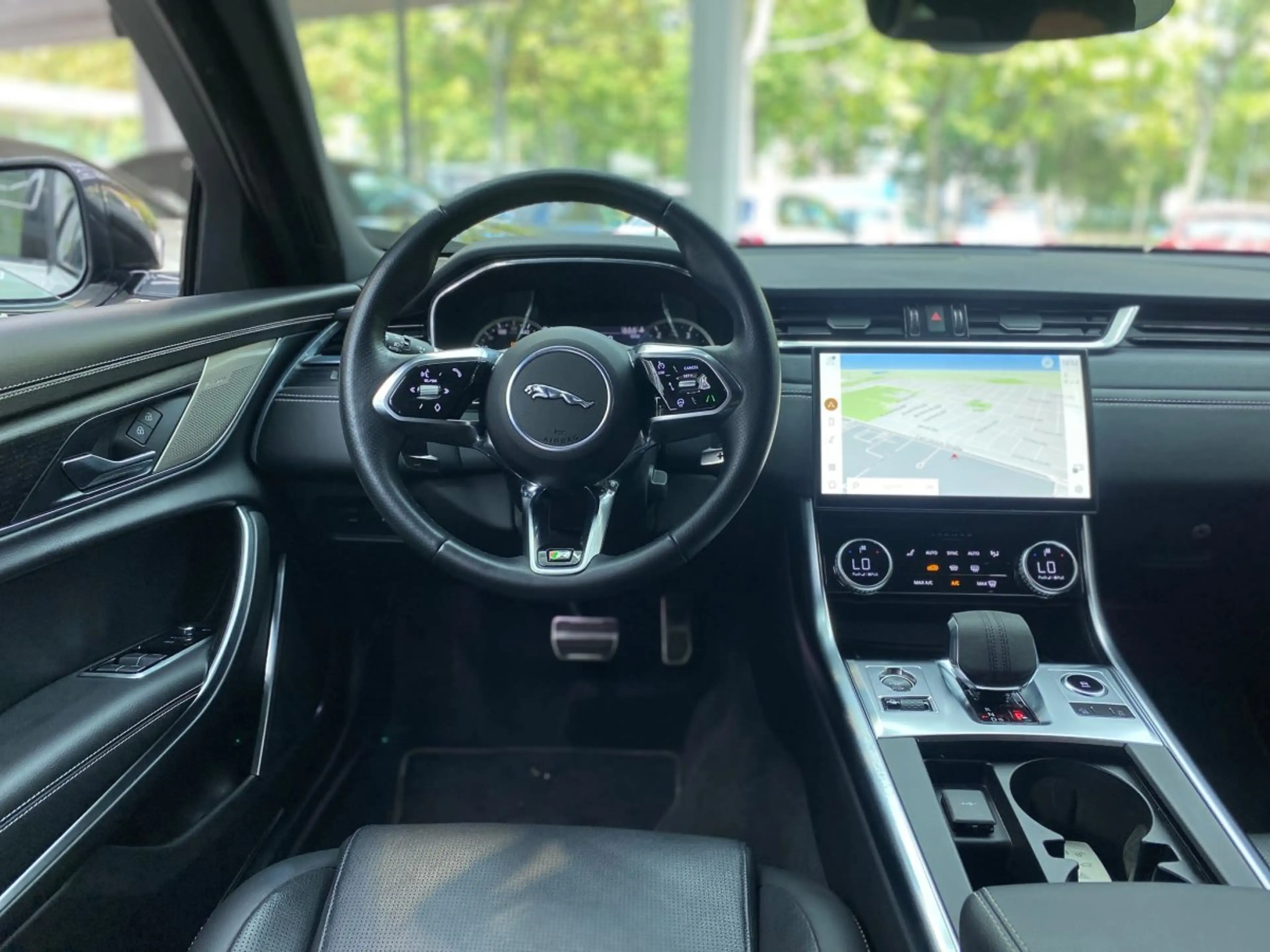 Jaguar XF Sportbrake D200 R-Dynamic Leder Navi RueFaKa AHK T — photo 12