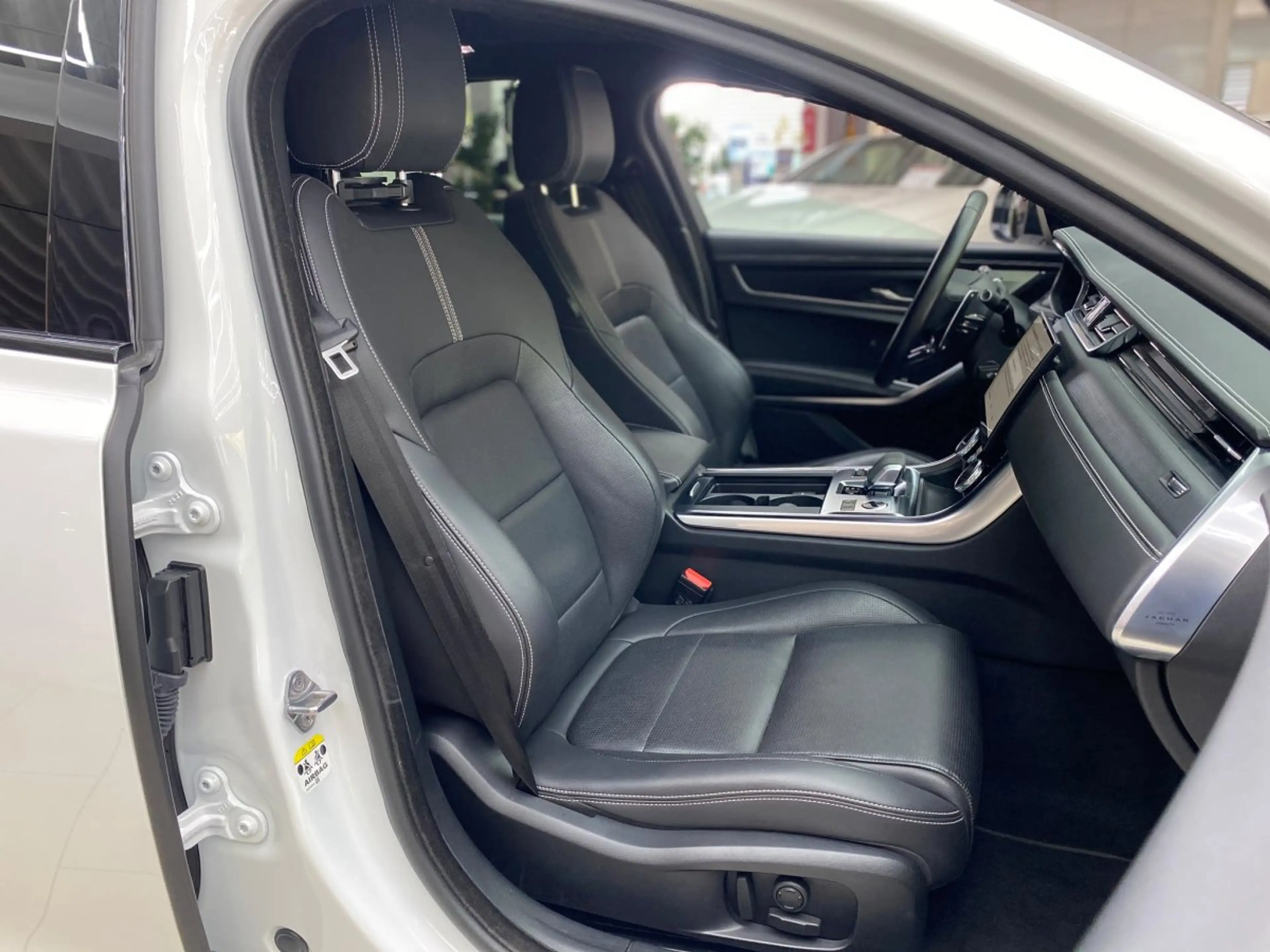 Jaguar XF Sportbrake D200 R-Dynamic Leder Navi RueFaKa AHK T — photo 15