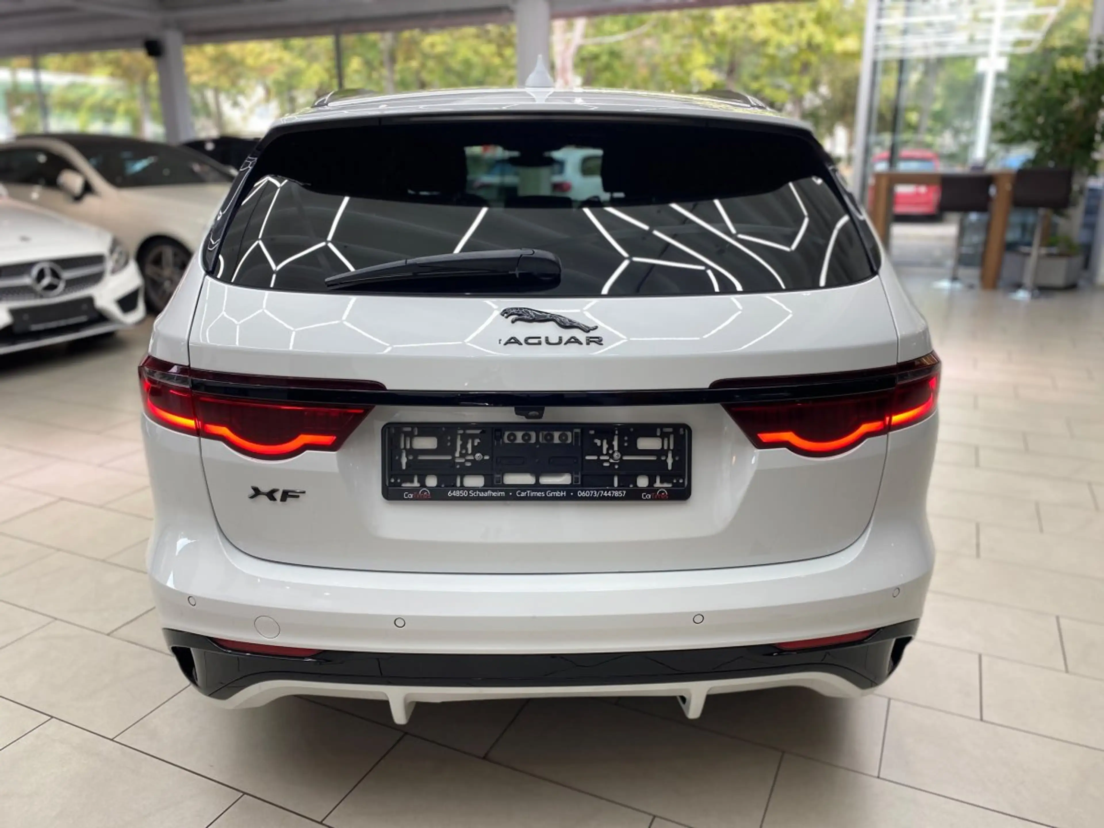 Jaguar XF Sportbrake D200 R-Dynamic Leder Navi RueFaKa AHK T — photo 6