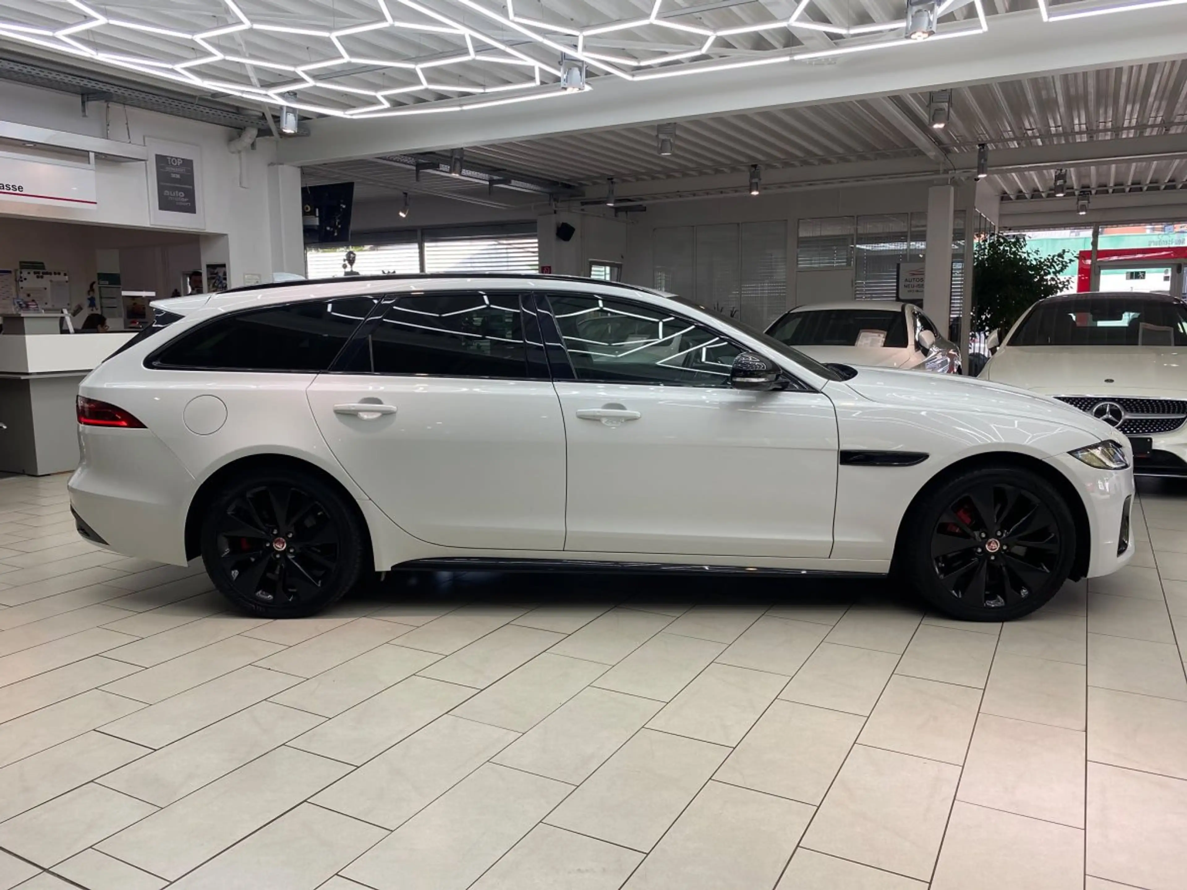 Jaguar XF Sportbrake D200 R-Dynamic Leder Navi RueFaKa AHK T — photo 8