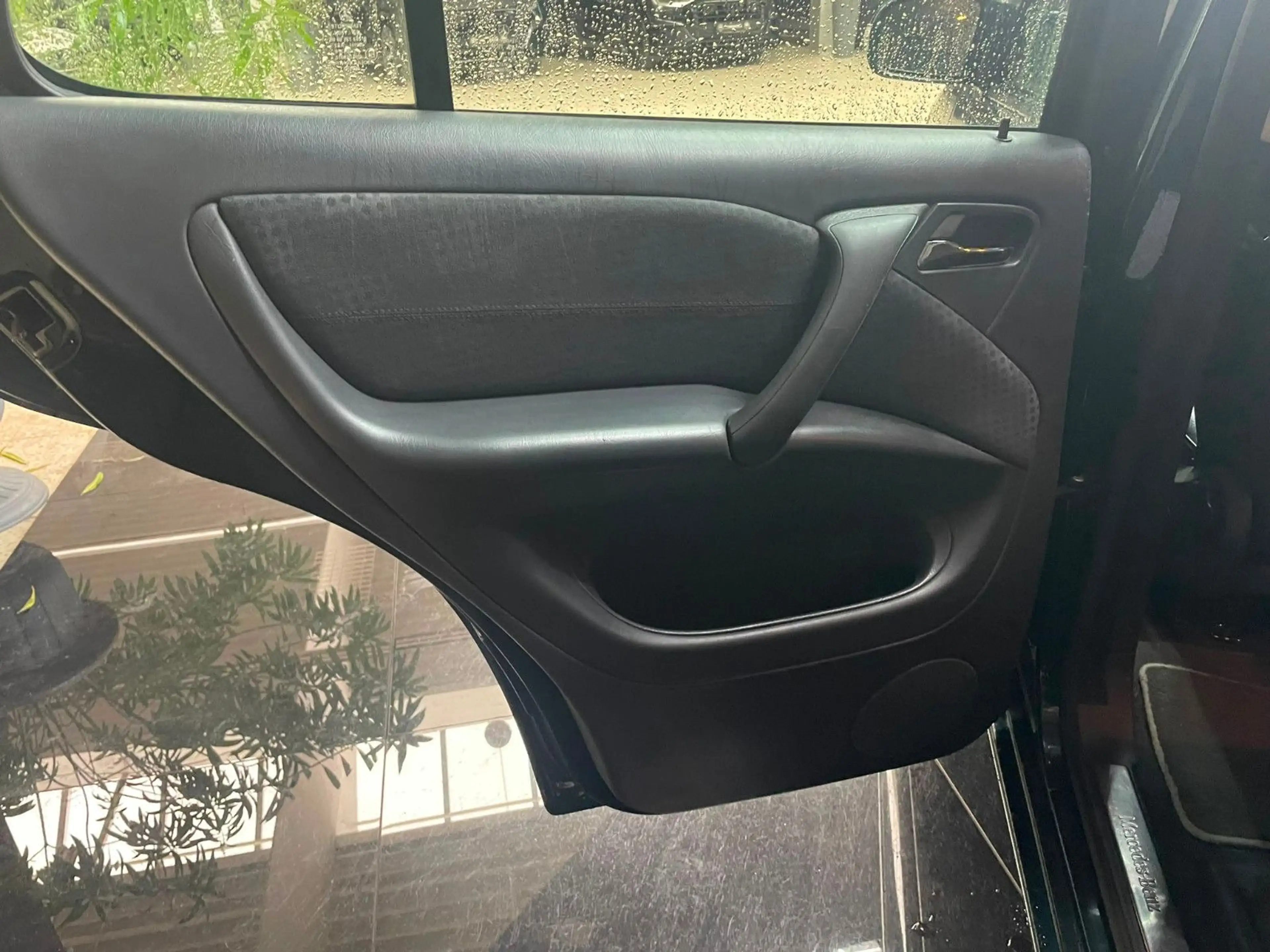 Mercedes-Benz ML 270 CDI / HU.8.27 / AHK — photo 11
