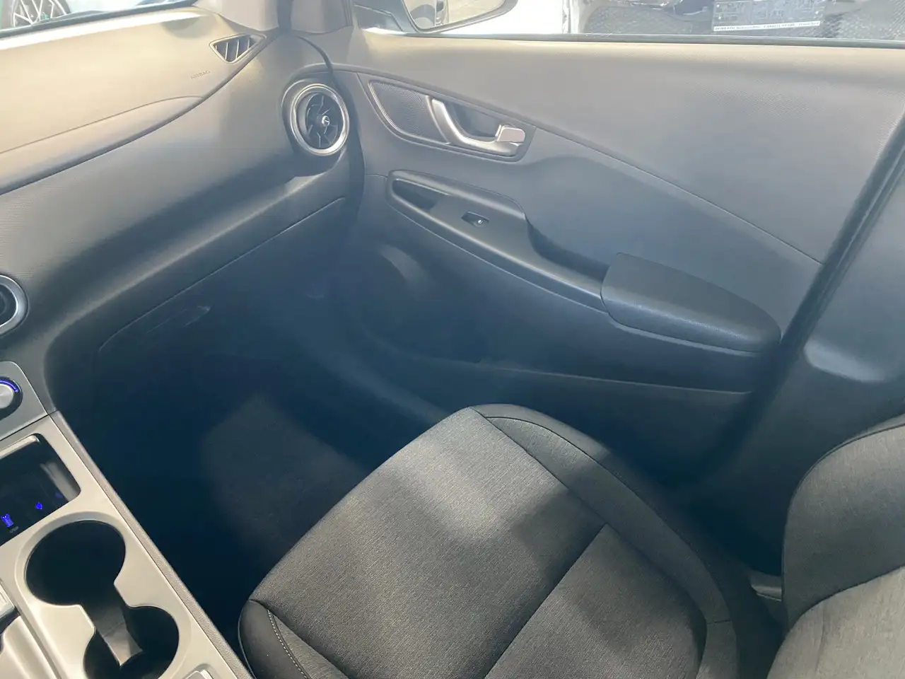 Hyundai KONA Trend 64kWh SoH 97,2% NAV ACC WäPu 18