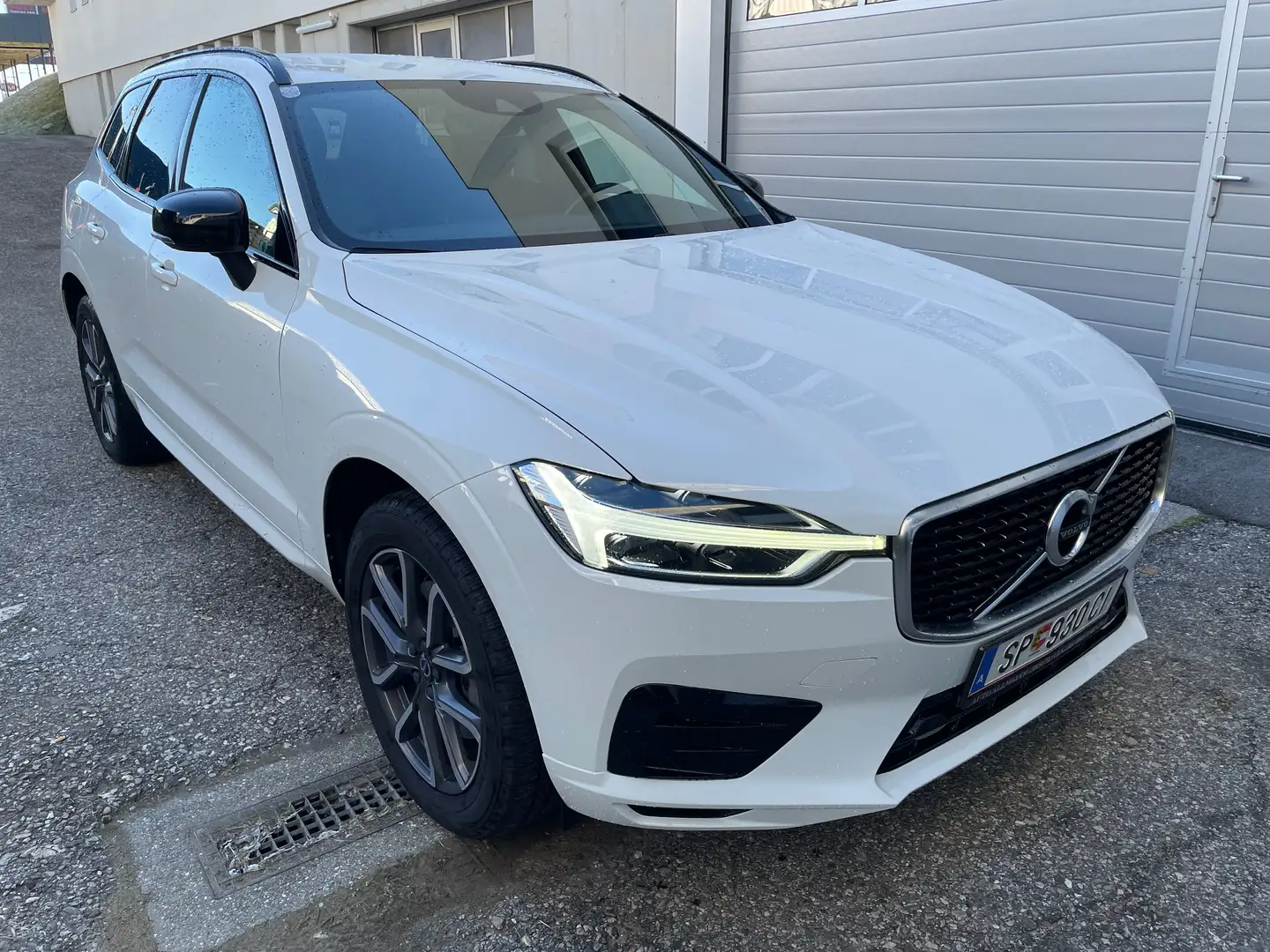 Volvo XC60 B4 R-Design AWD Geartronic Weiß - 2