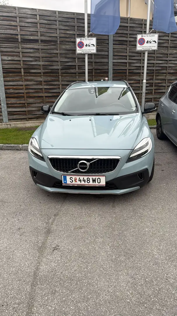 Volvo V40 Cross Country - 1