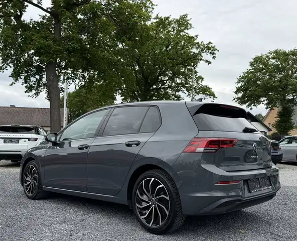 Volkswagen Golf view 3